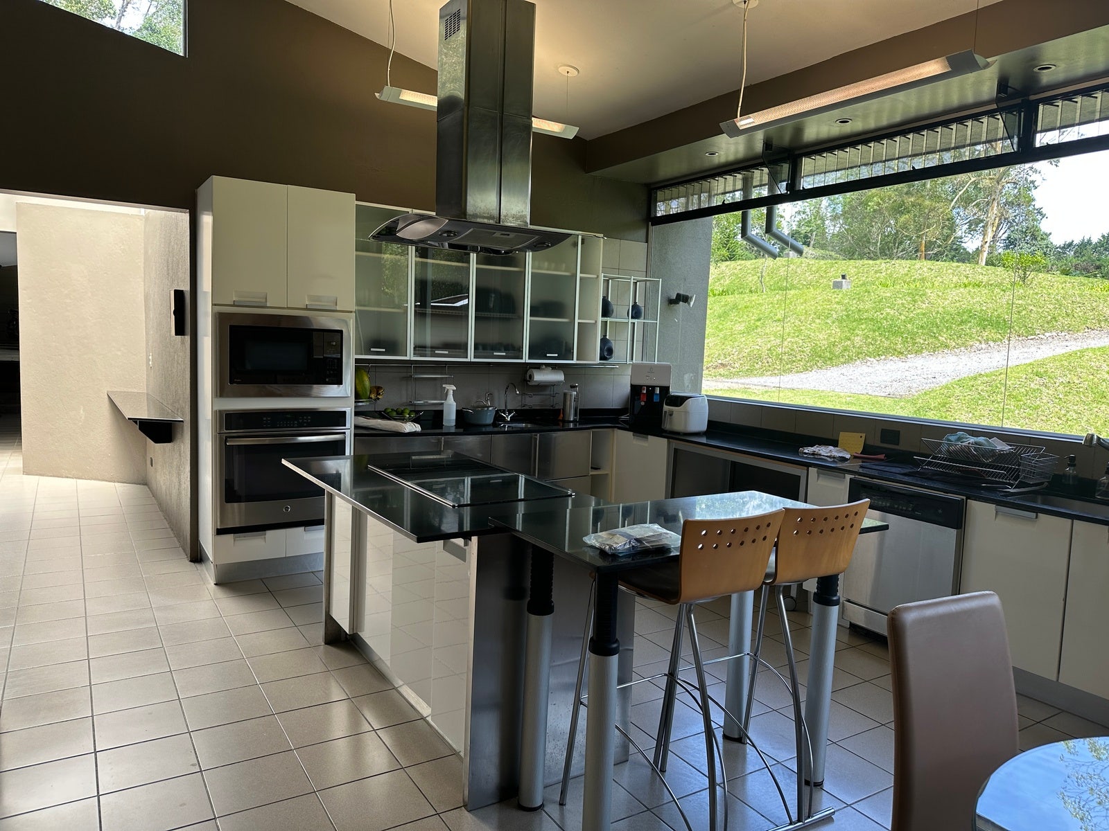 Single Level Mountain View Estate — photo 10 of 19
