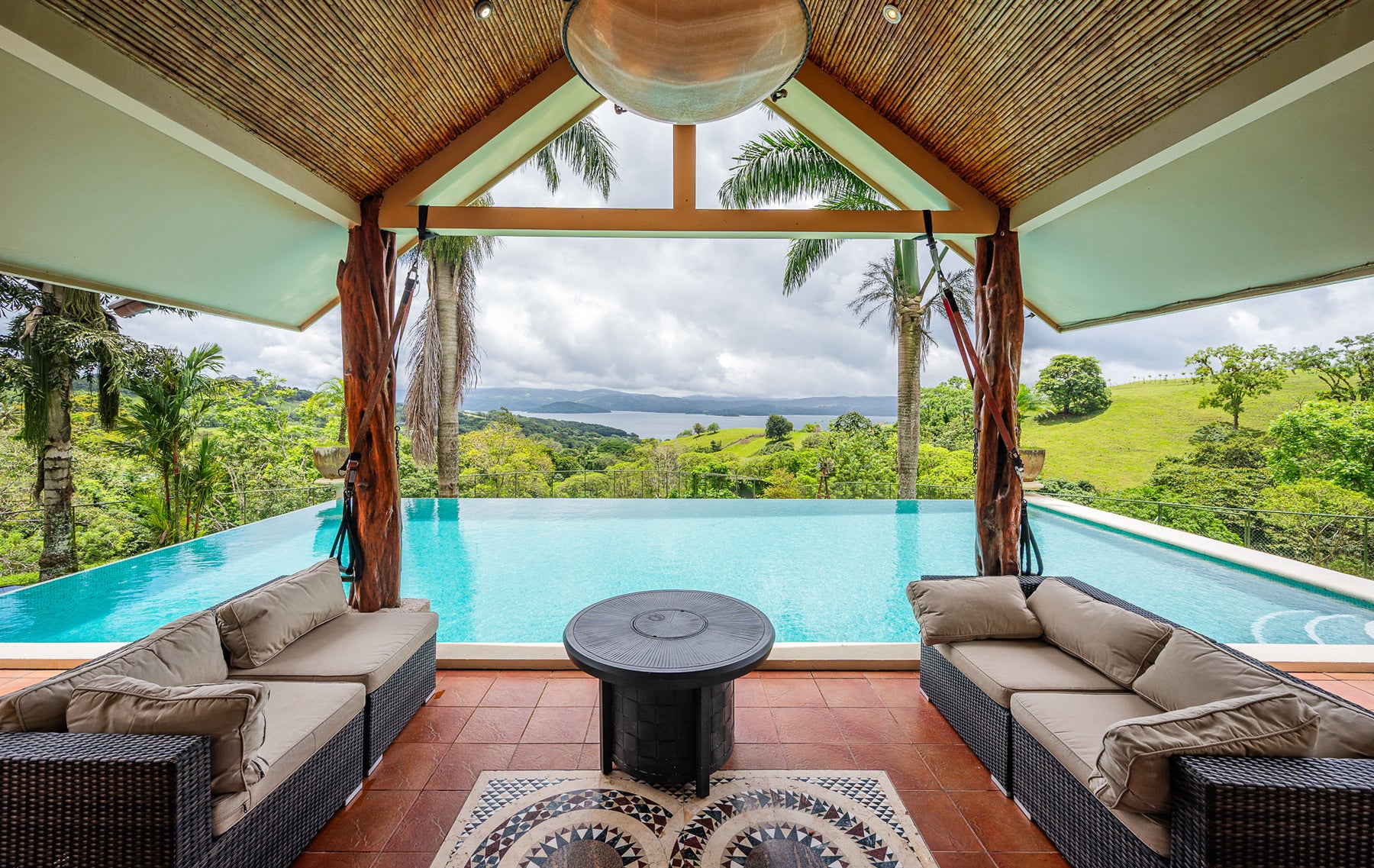 Luxury Lakefront Villa — photo 3 of 19