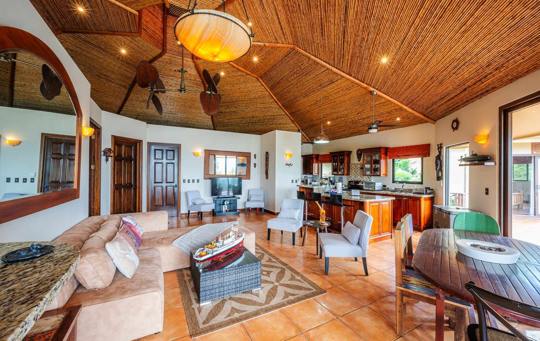 Luxury Lakefront Villa — photo 4 of 19
