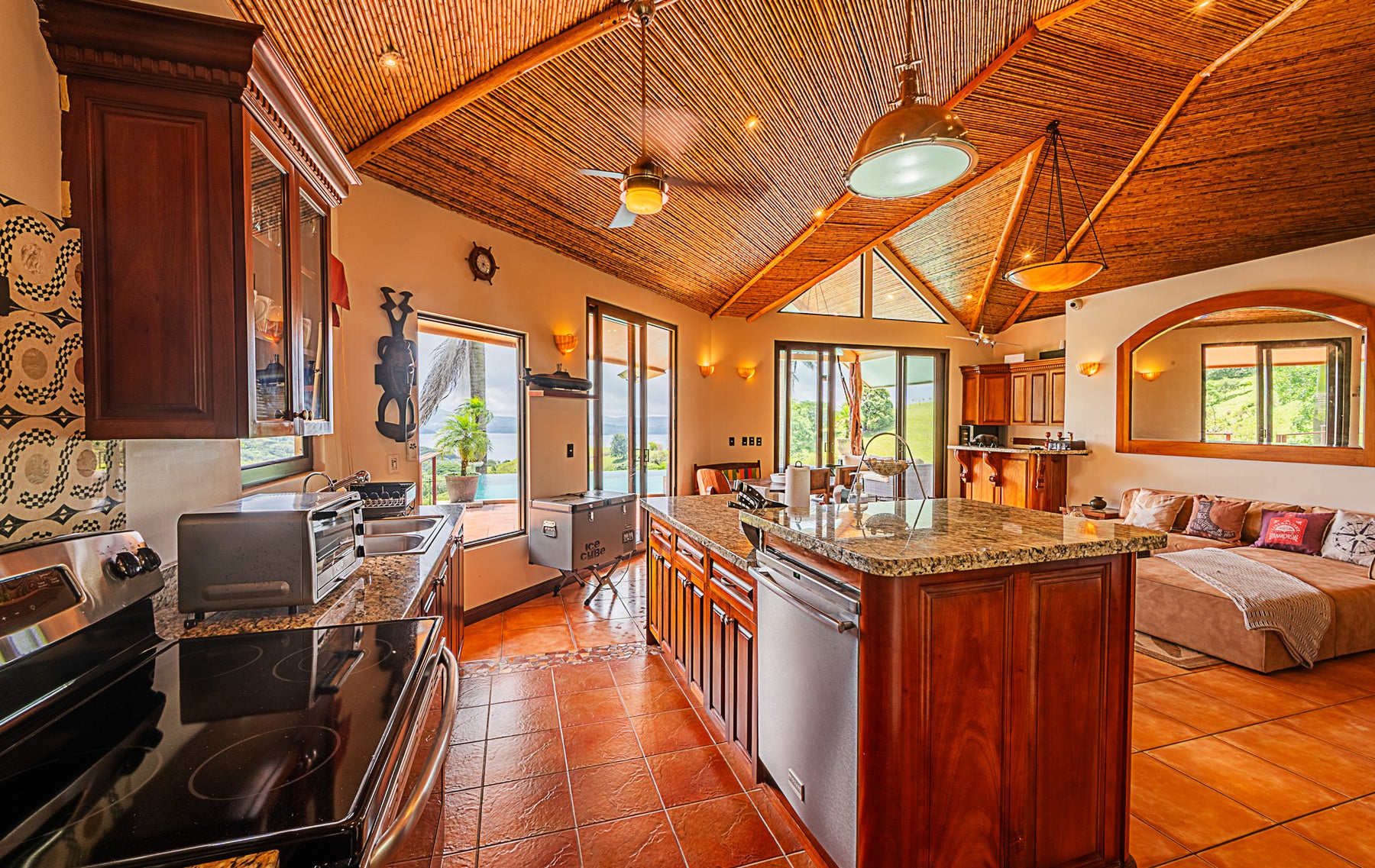 Luxury Lakefront Villa — photo 6 of 19