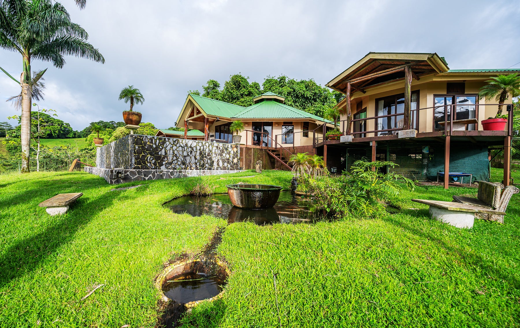 Luxury Lakefront Villa — photo 18 of 19