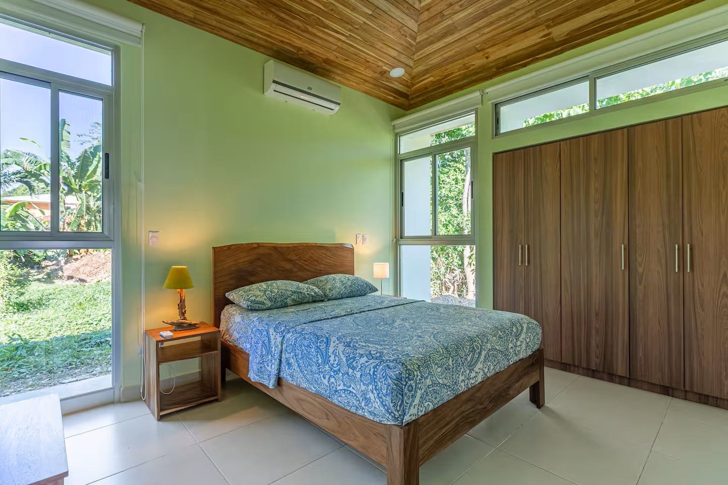 Multi Unit Property with Ocean View and Walk to Beach — photo 10 of 19