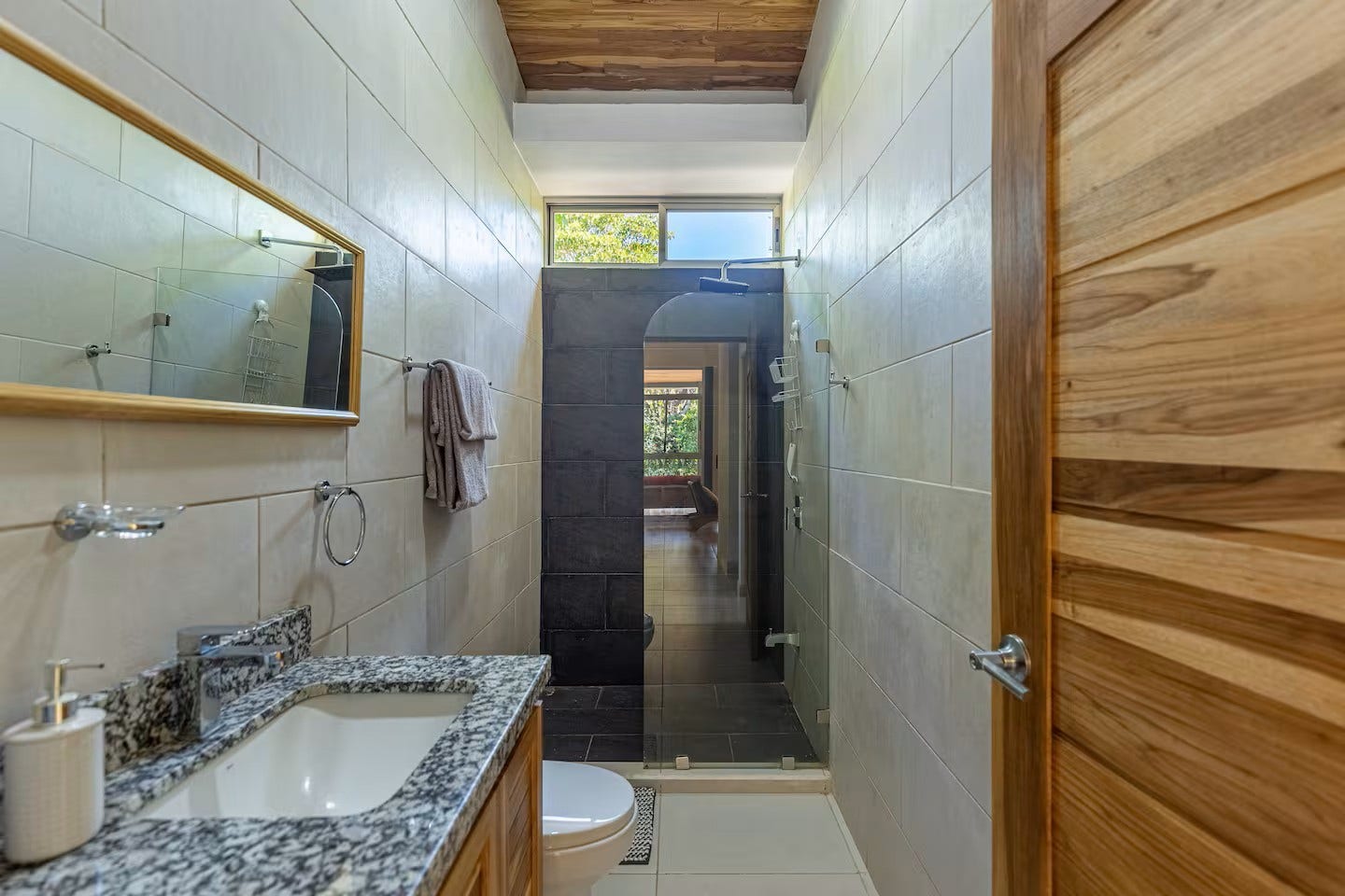 Multi Unit Property with Ocean View and Walk to Beach — photo 11 of 19