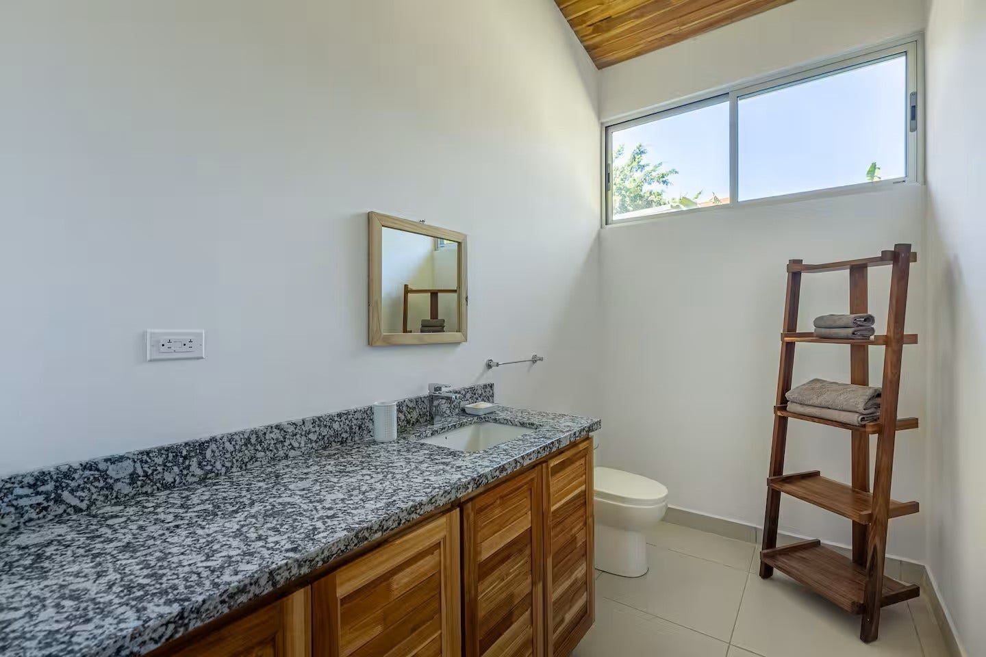Multi Unit Property with Ocean View and Walk to Beach — photo 12 of 19