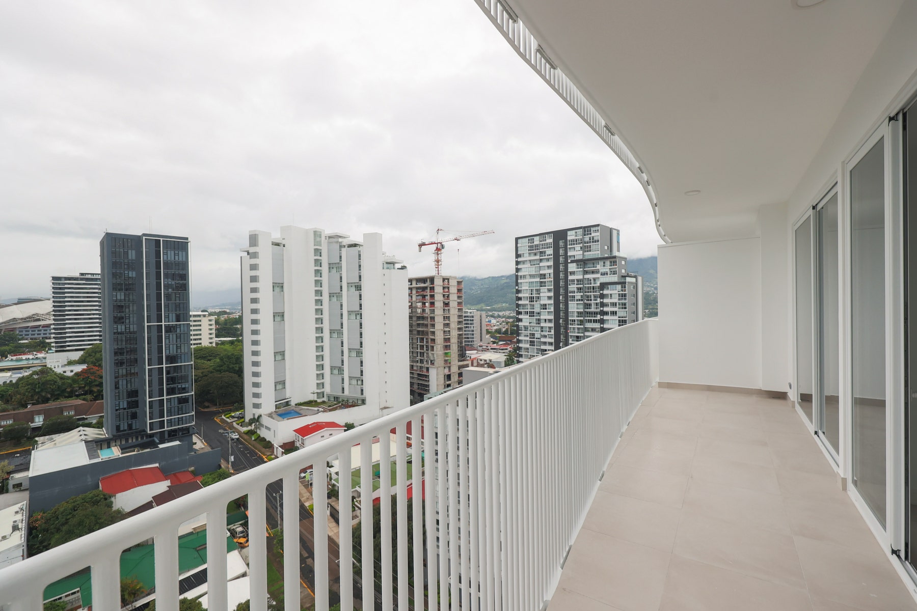 Contemporary City View Apartment — photo 3 of 19
