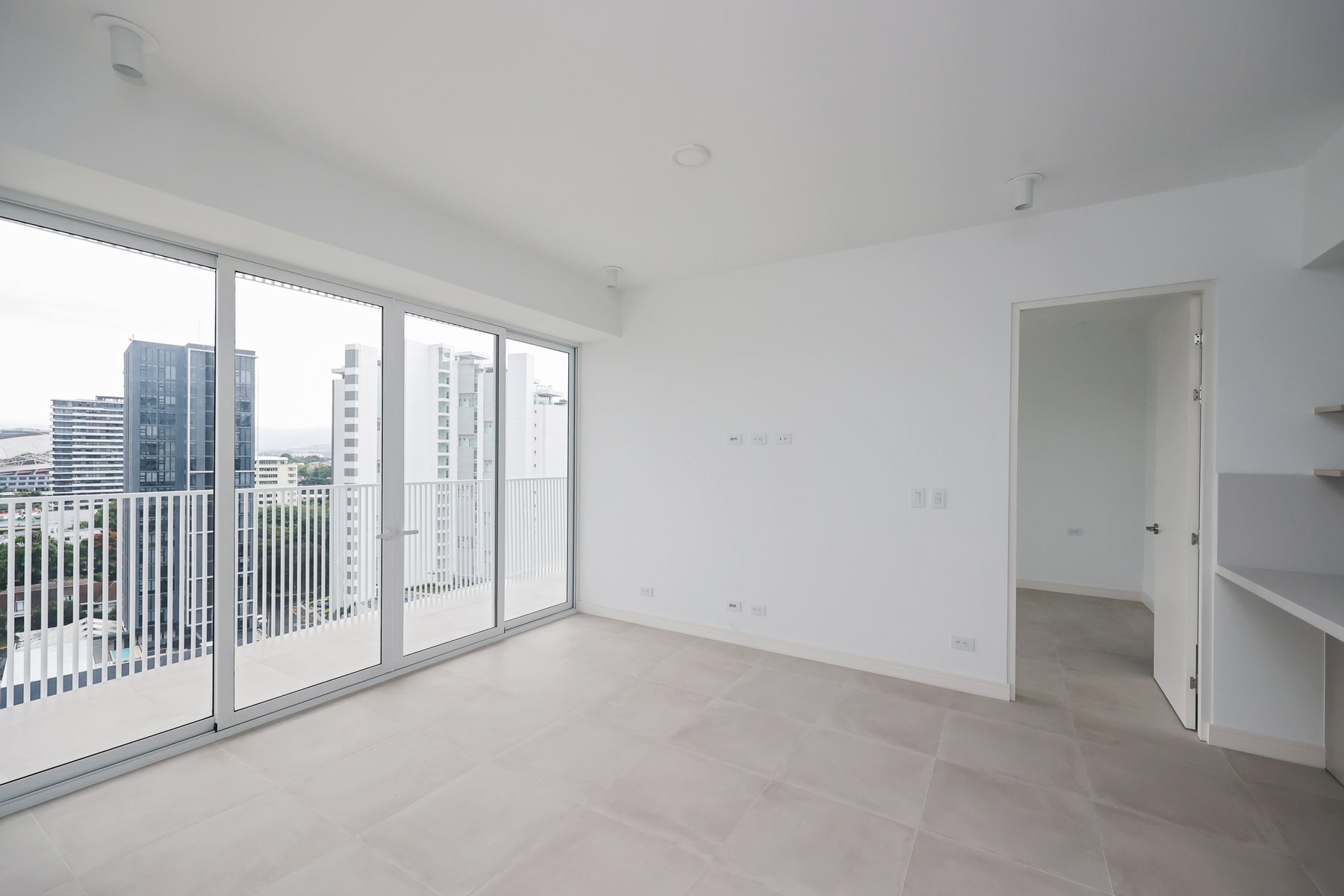 Contemporary City View Apartment — photo 5 of 19
