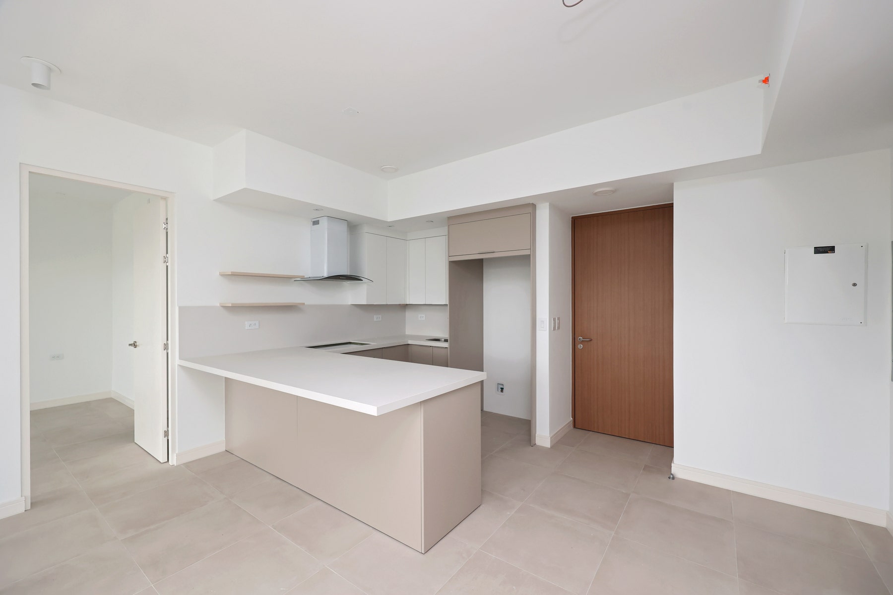 Contemporary City View Apartment — photo 7 of 19