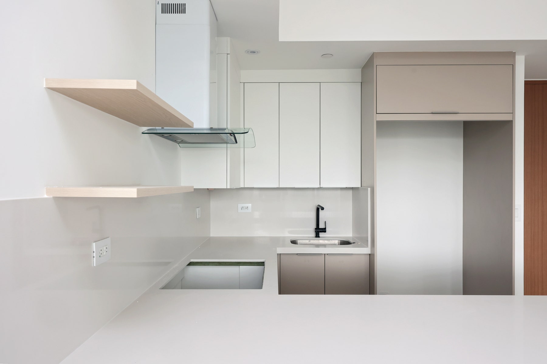 Contemporary City View Apartment — photo 8 of 19