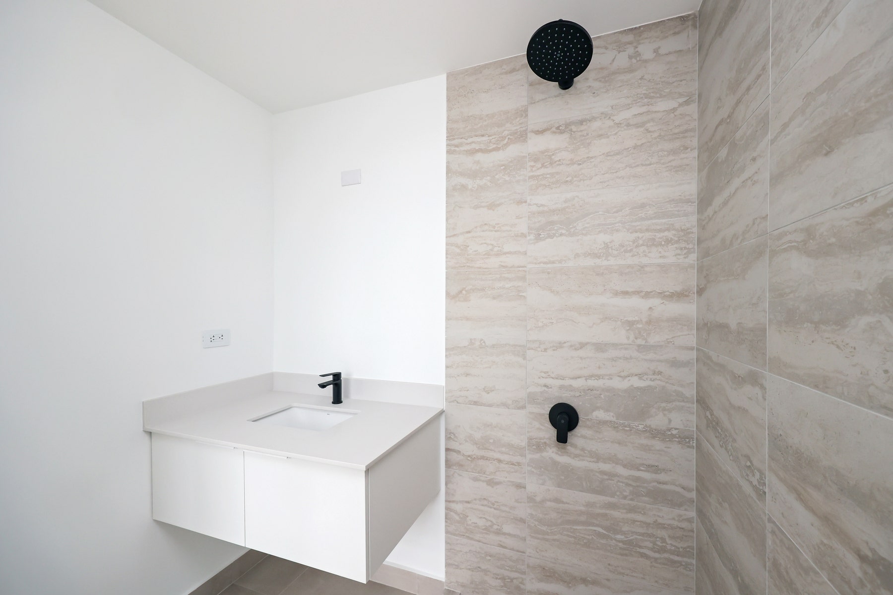 Contemporary City View Apartment — photo 12 of 19