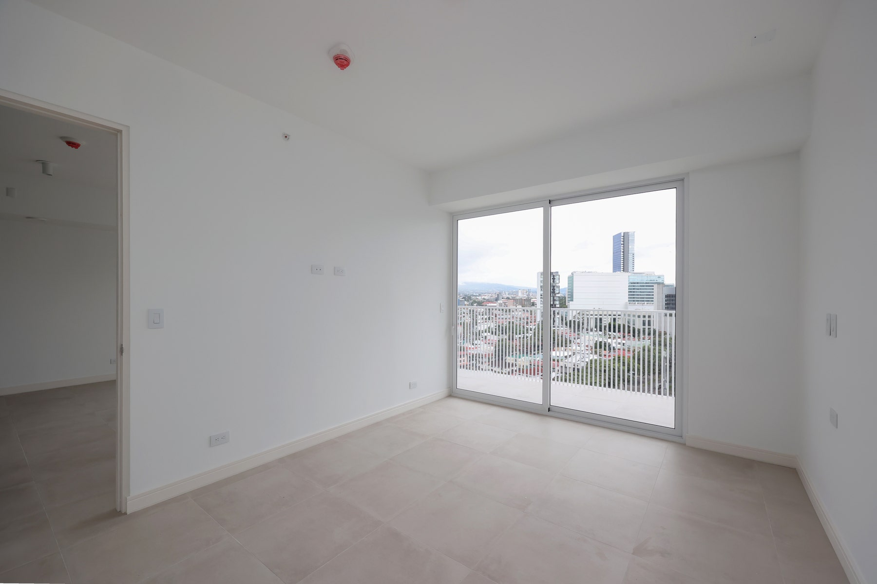 Contemporary City View Apartment — photo 13 of 19