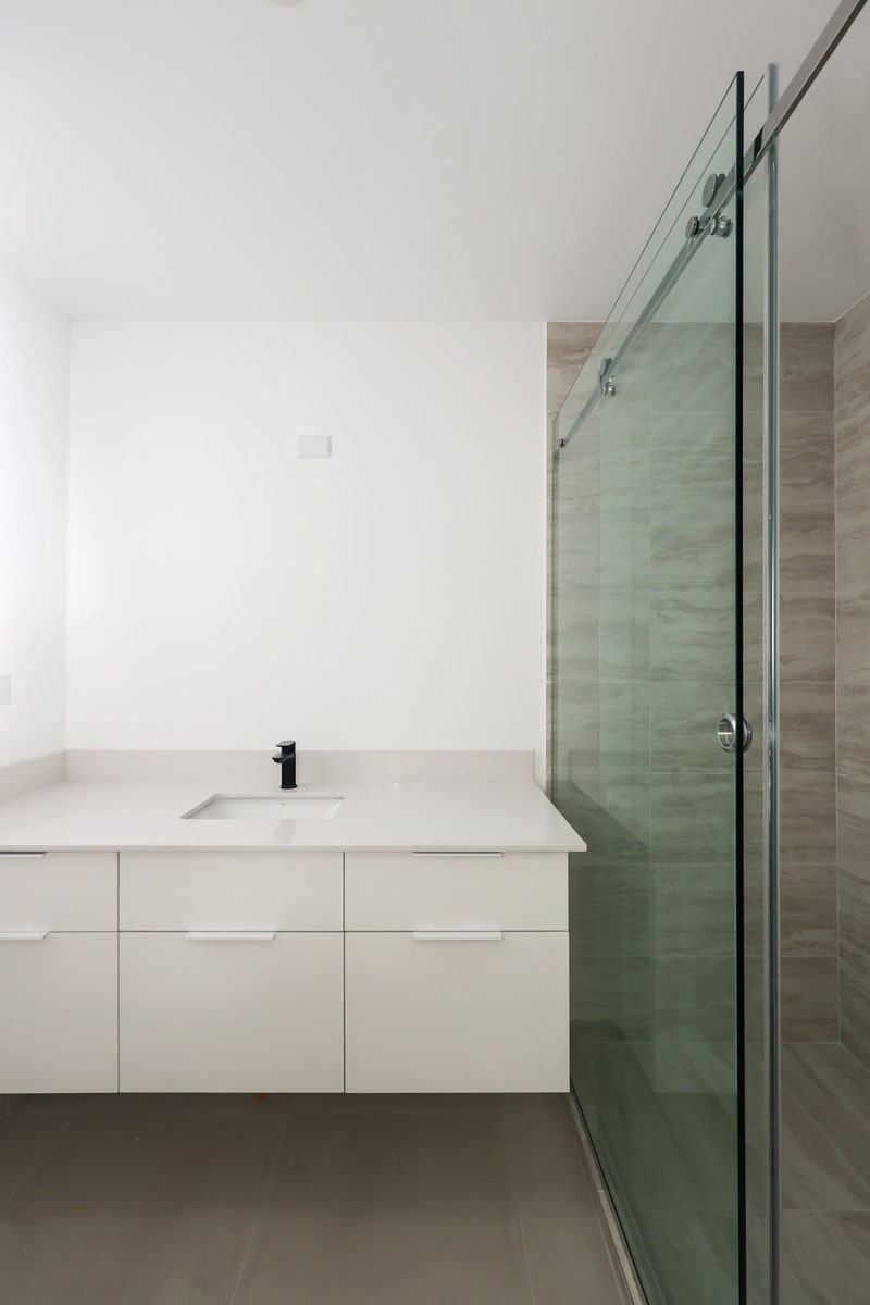Contemporary City View Apartment — photo 16 of 19
