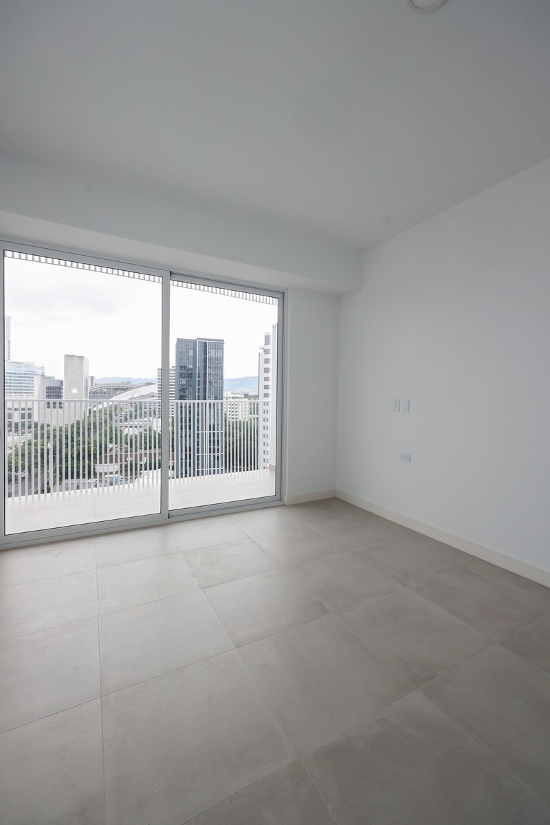 Contemporary City View Apartment — photo 17 of 19