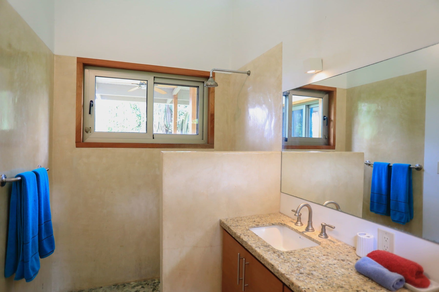 Two Bedroom Ocean View Home plus Casita in Gated Community — photo 18 of 19
