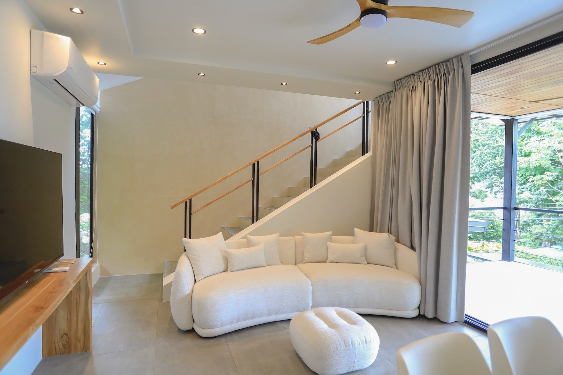 Modern Ocean-View Multi Purpose Home with Pool in Santa Teresa — photo 9 of 19