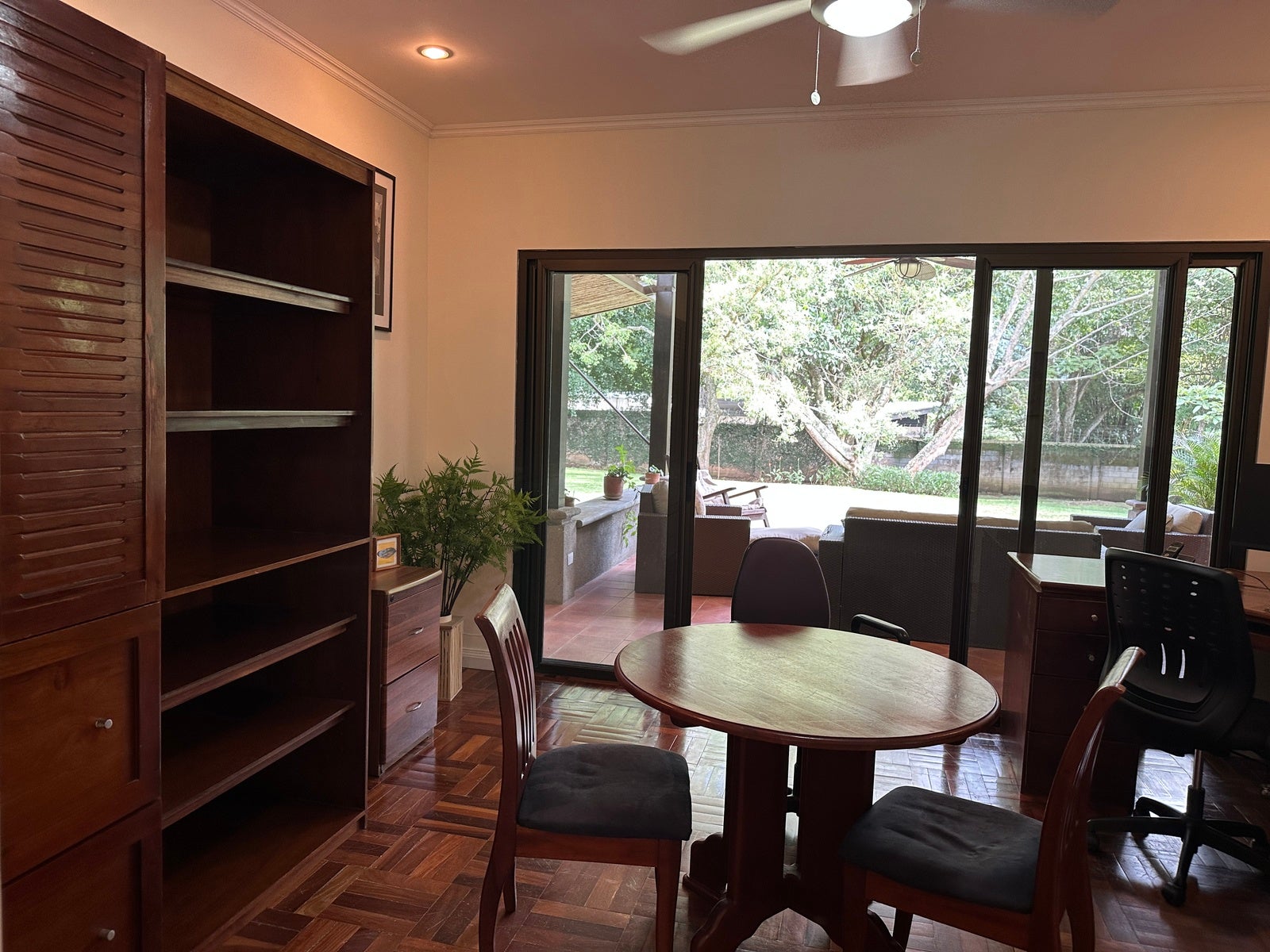 Single level home — photo 14 of 19