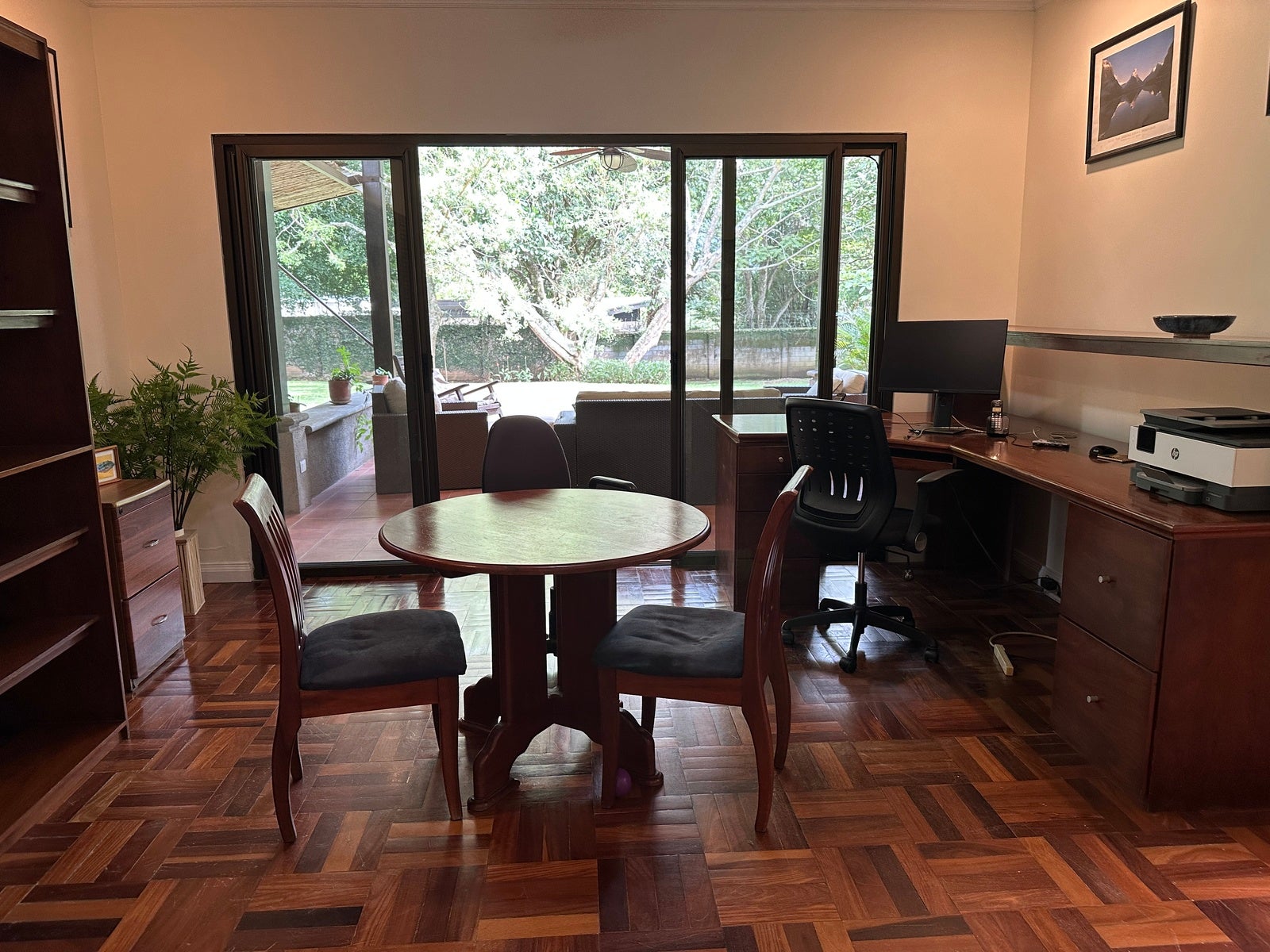 Single level home — photo 15 of 19