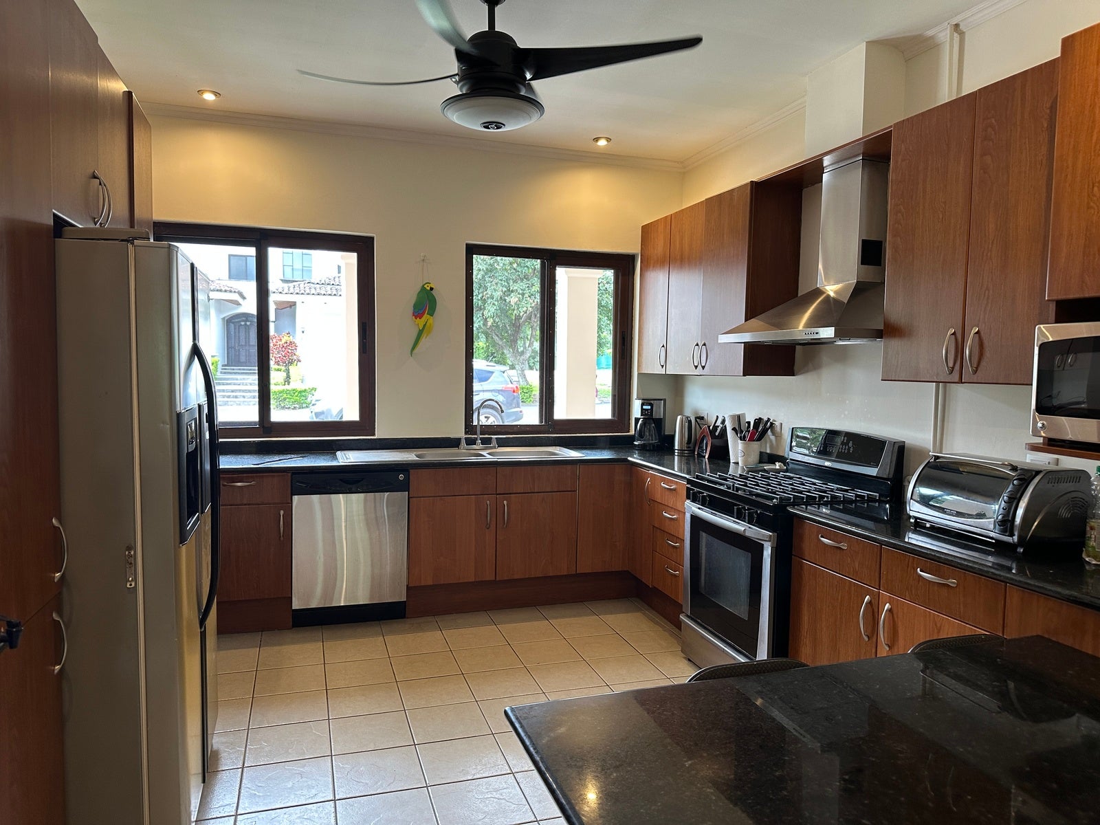 Single level home — photo 9 of 19