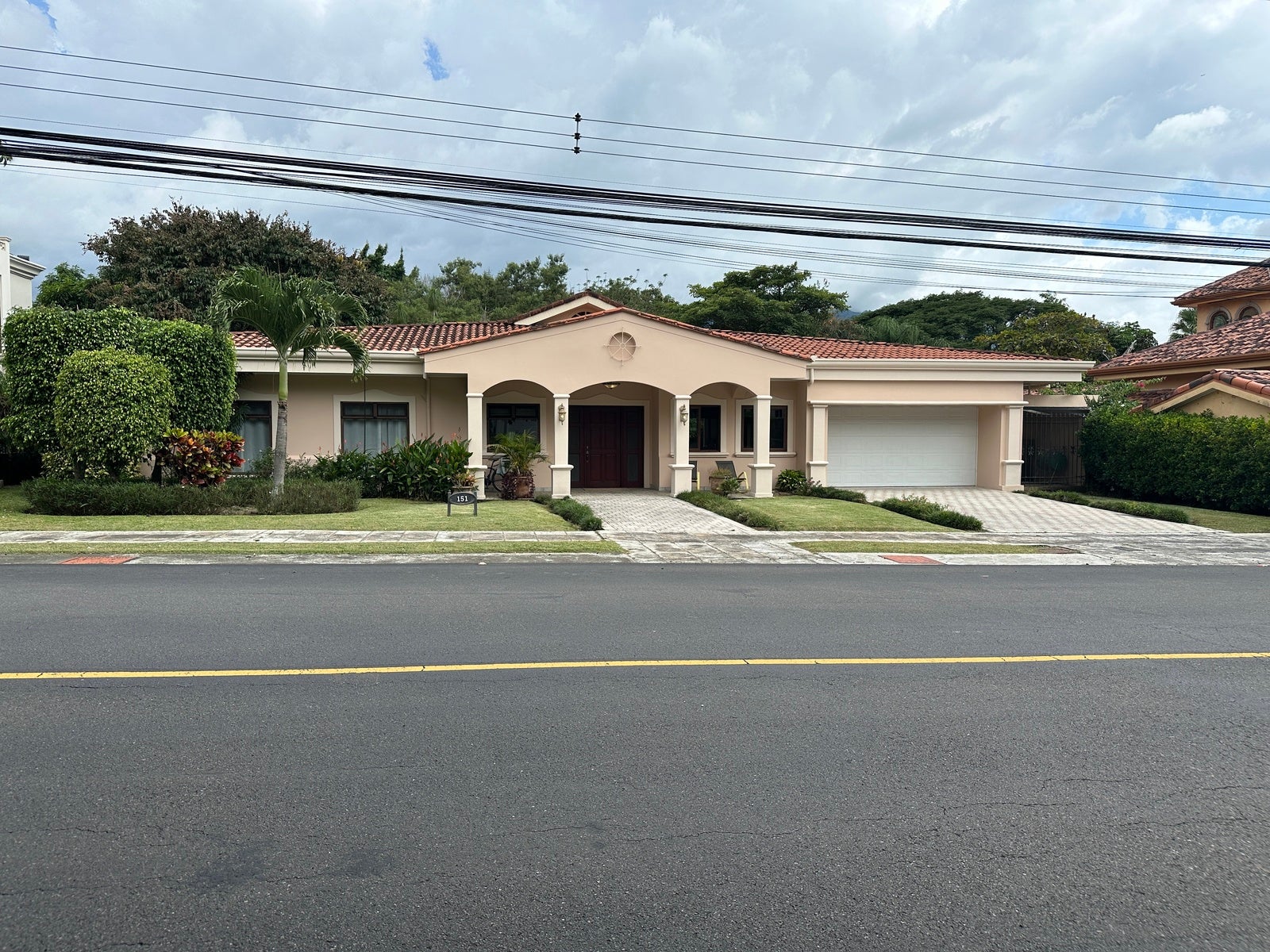 Single level home — photo 3 of 19