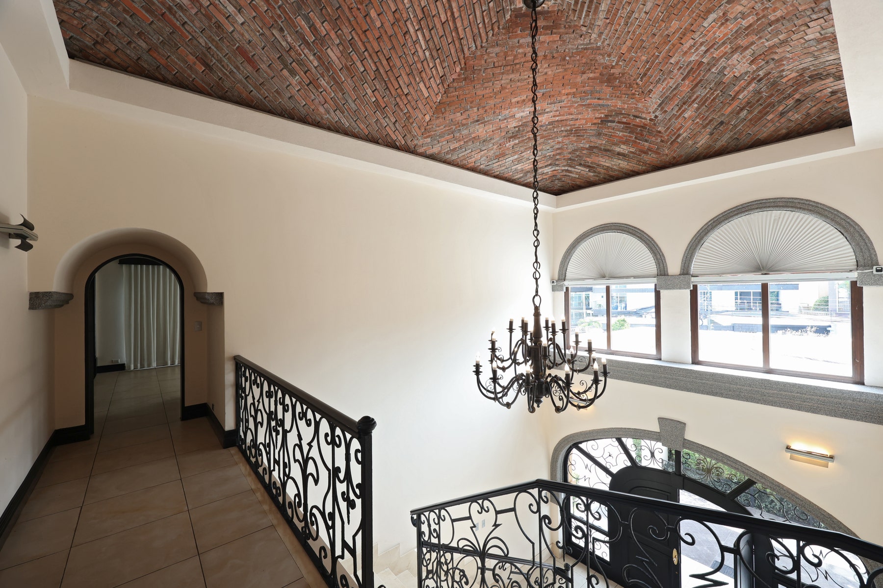 Luxury City Estate — photo 8 of 19