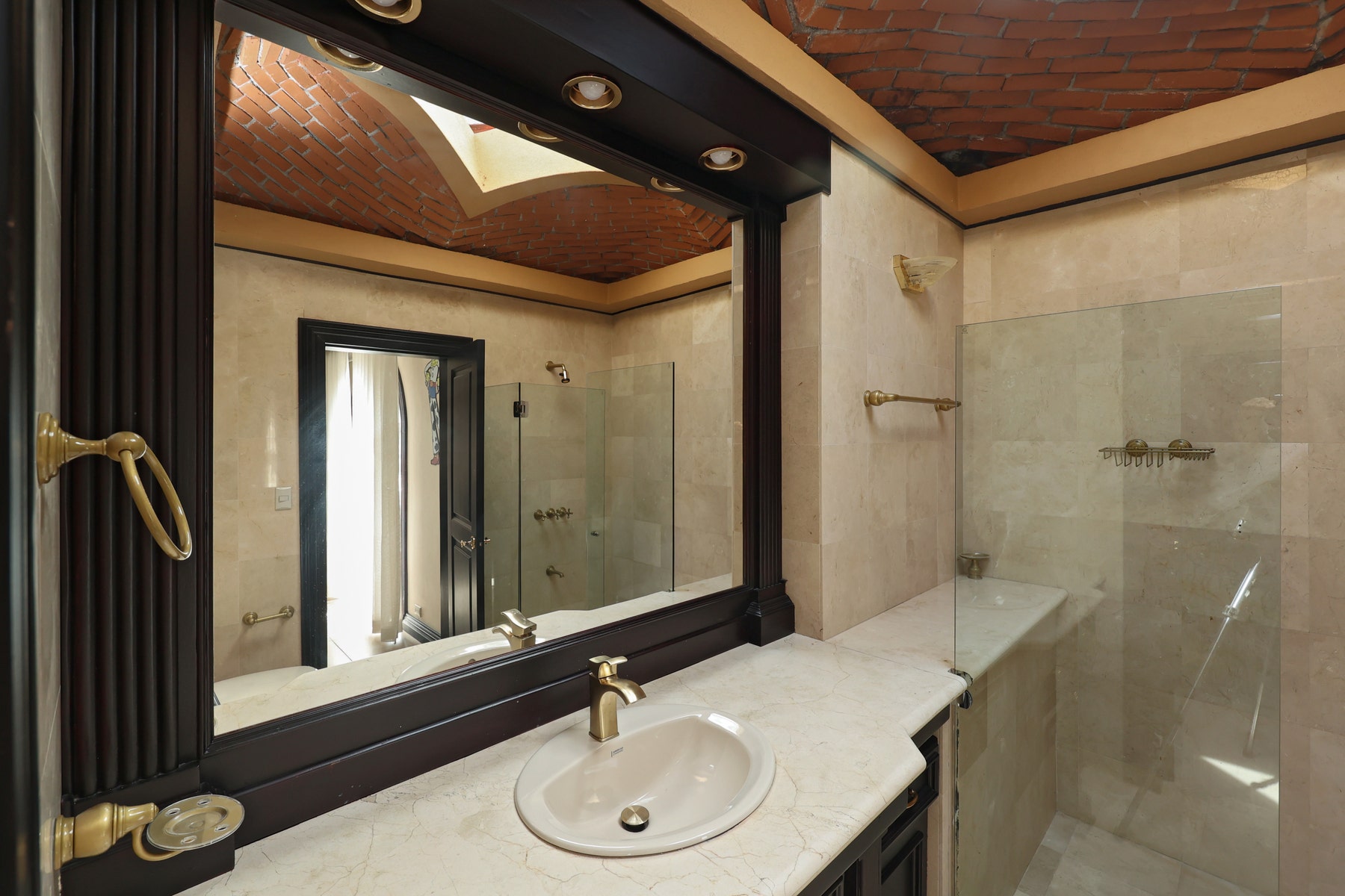 Luxury City Estate — photo 10 of 19