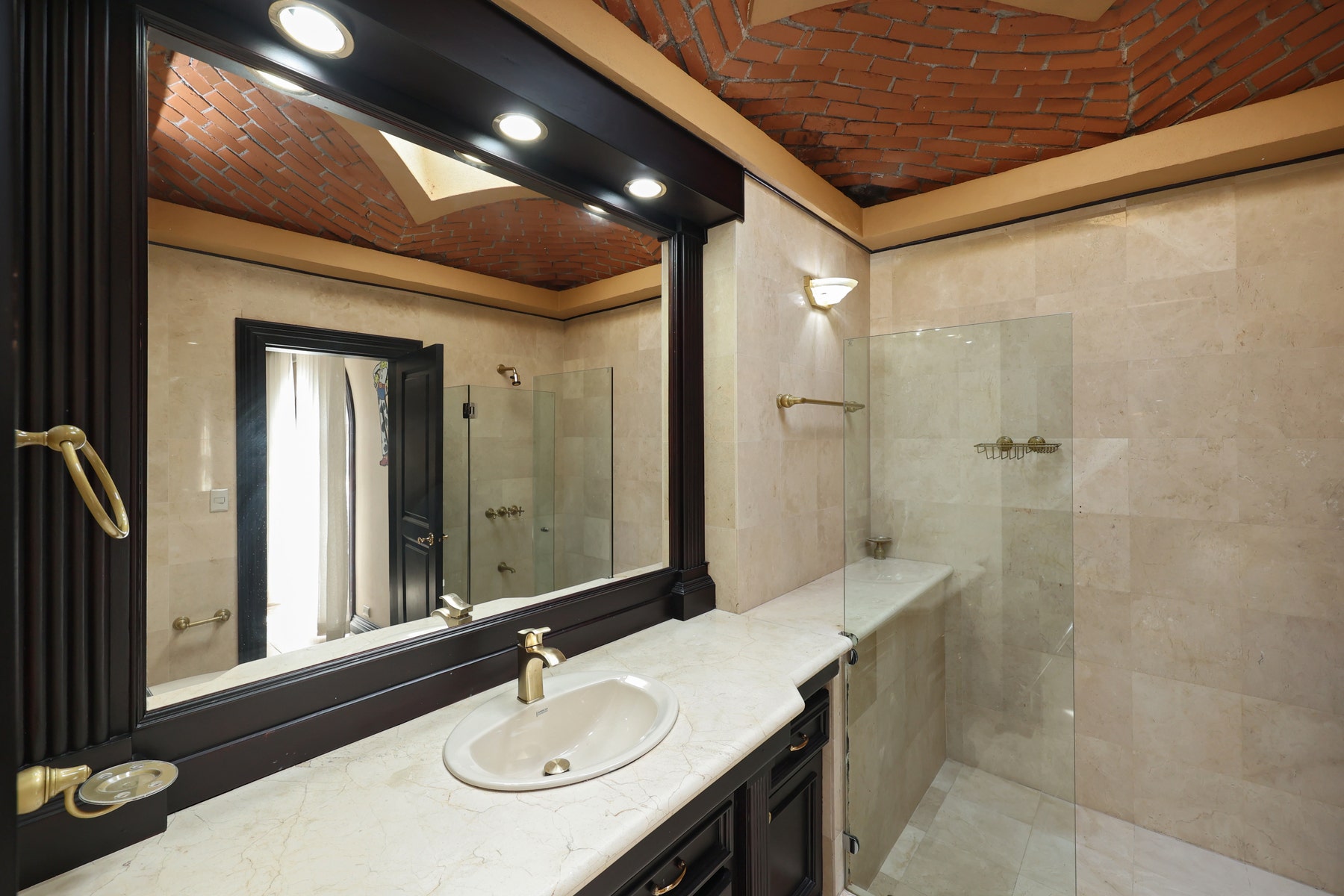 Luxury City Estate — photo 12 of 19
