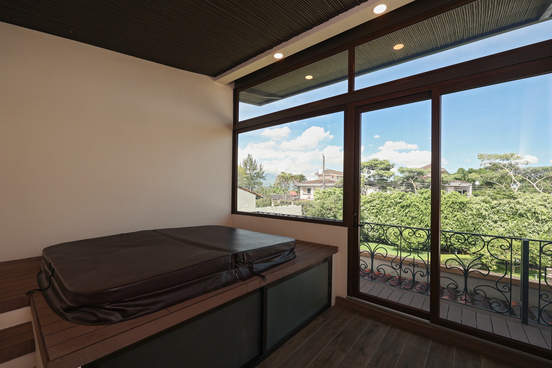 Luxury City Estate — photo 13 of 19