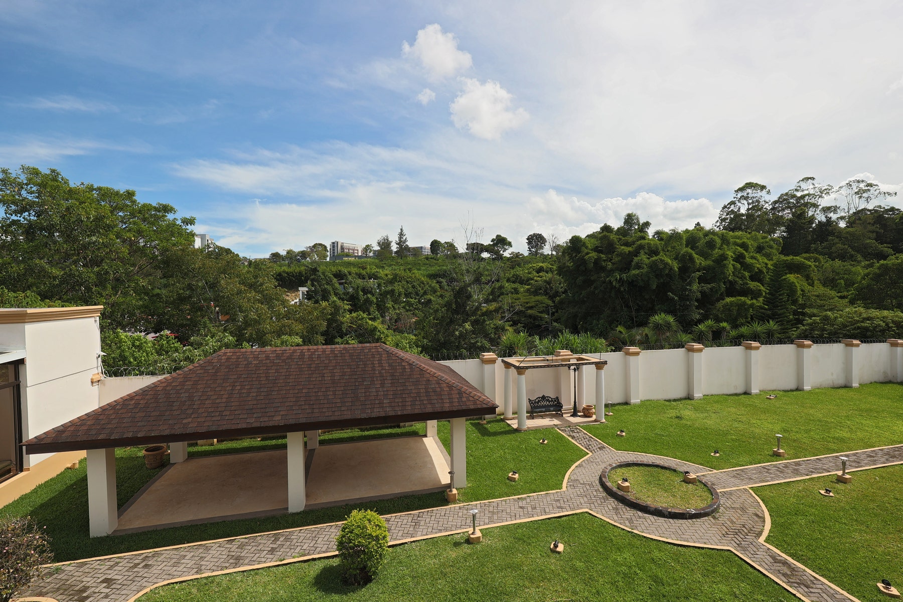 Luxury City Estate — photo 15 of 19