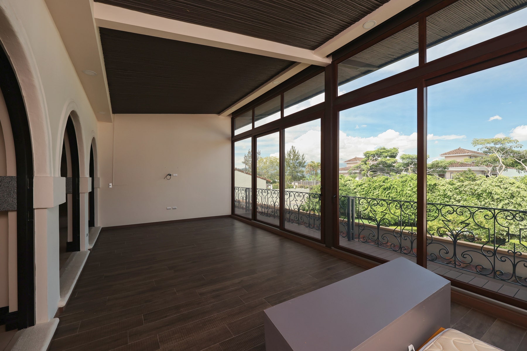 Luxury City Estate — photo 18 of 19