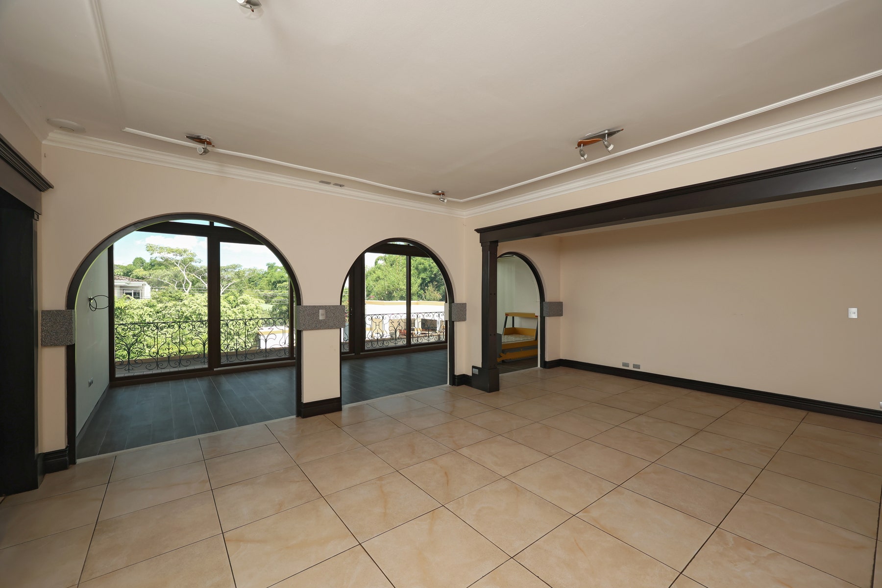 Luxury City Estate — photo 19 of 19