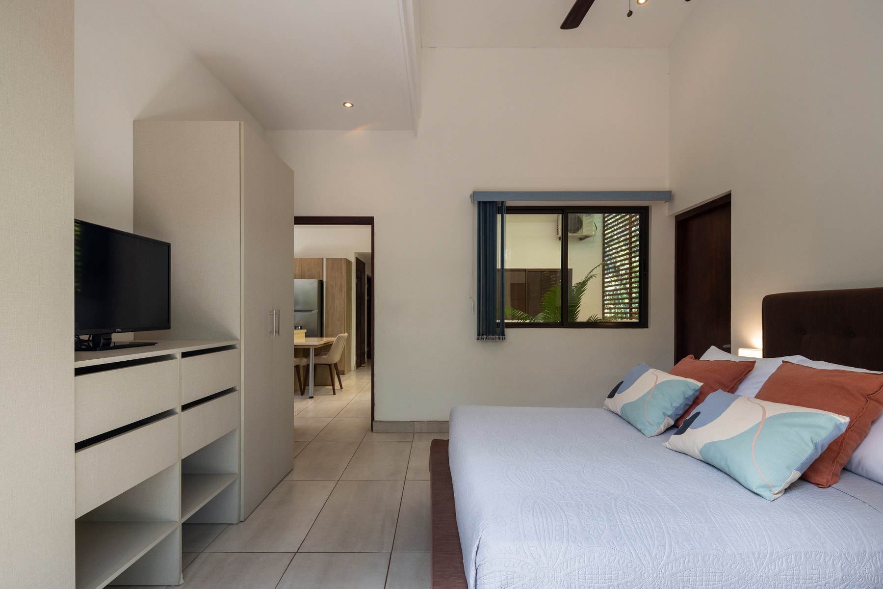 Modern Walk to the Beach Villa — photo 7 of 19