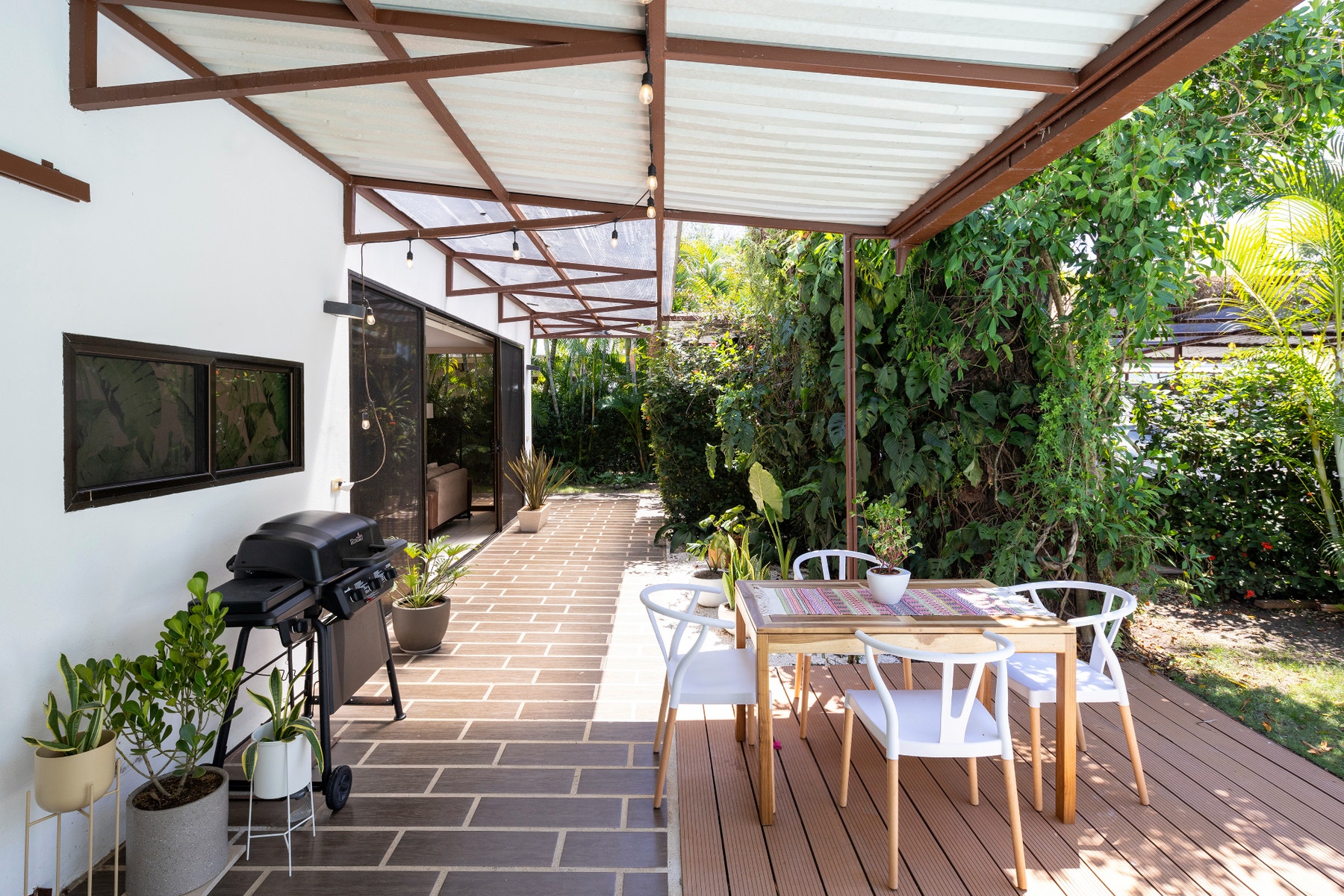 Modern Walk to the Beach Villa — photo 3 of 19