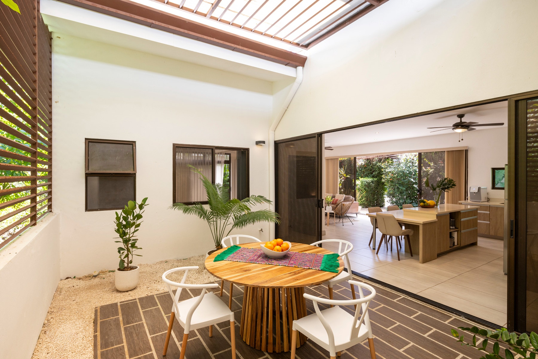 Modern Walk to the Beach Villa — photo 15 of 19