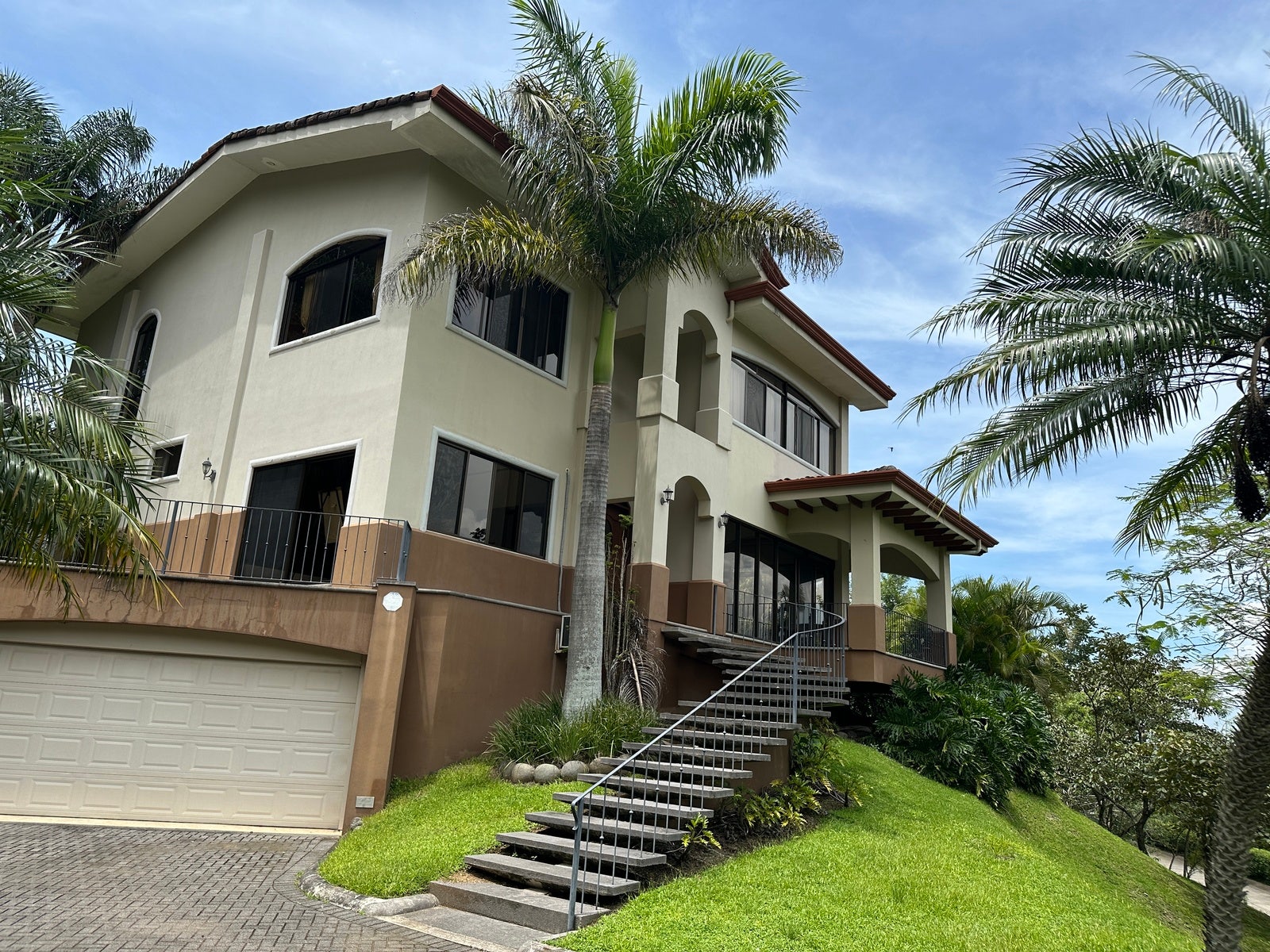 Family House with private pool — photo 5 of 19