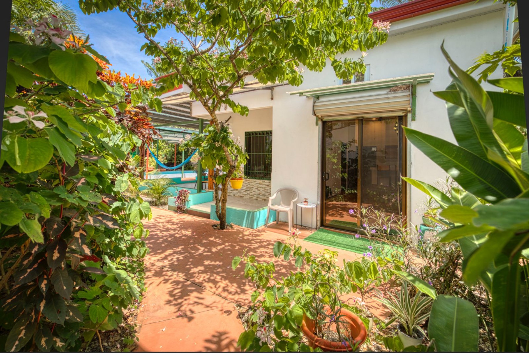 Tropical Pool Estate — photo 4 of 19