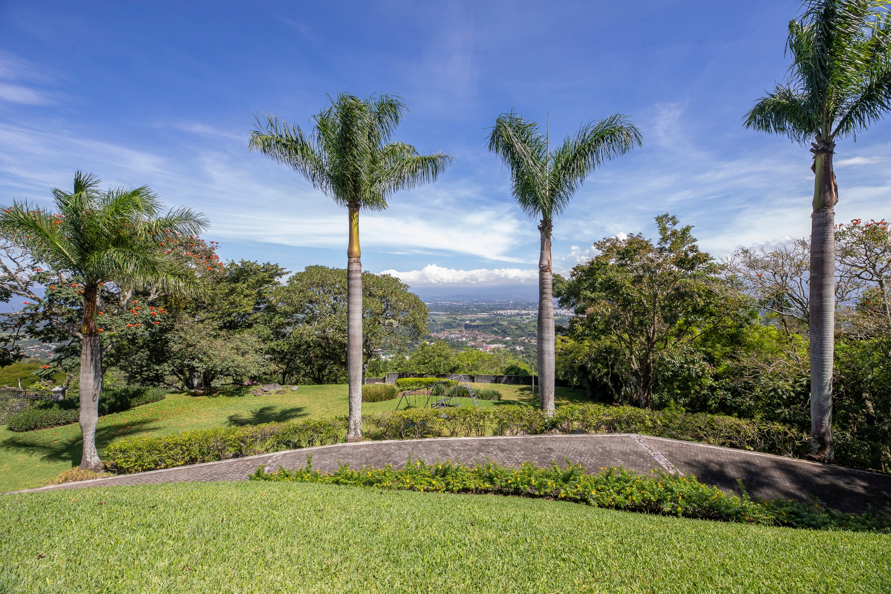 Panoramic View Mountain Estate — photo 3 of 19