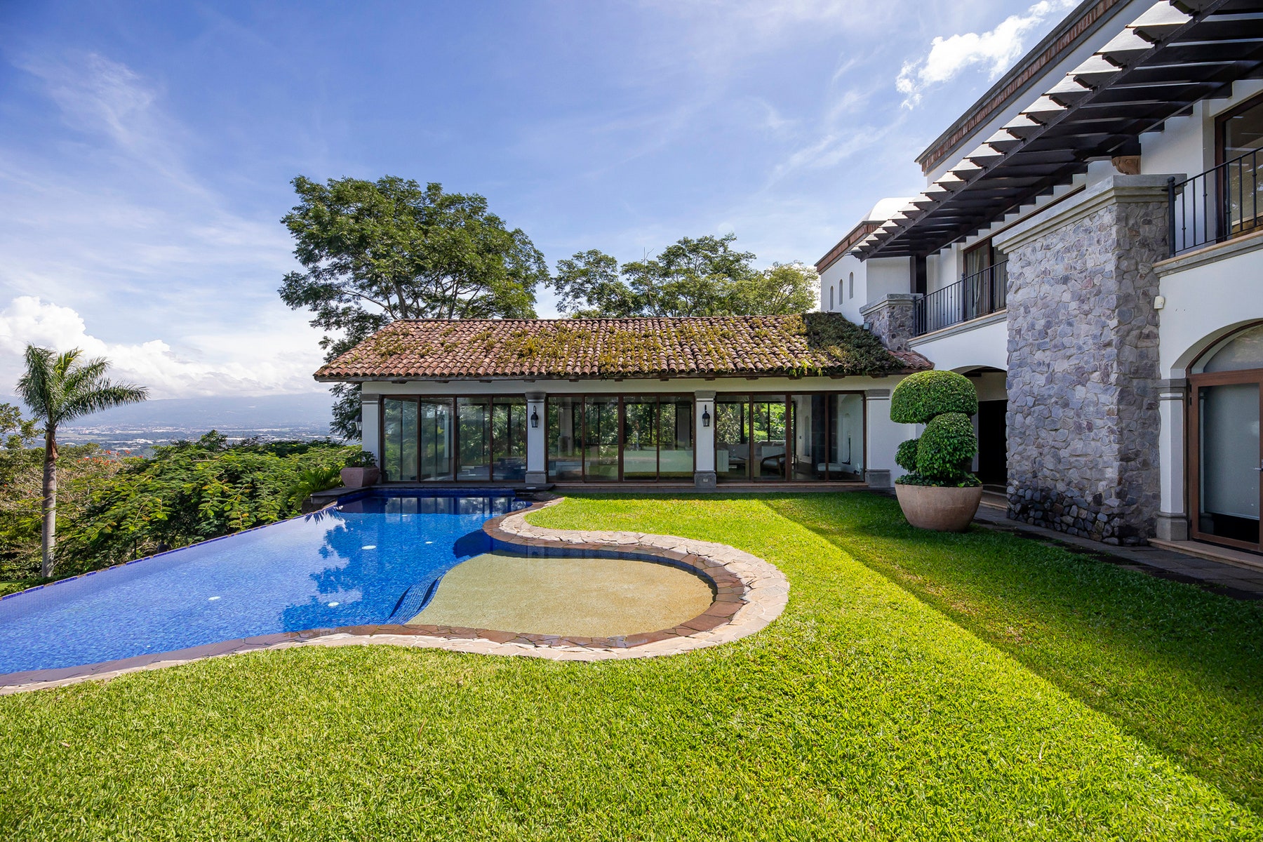 Panoramic View Mountain Estate — photo 10 of 19