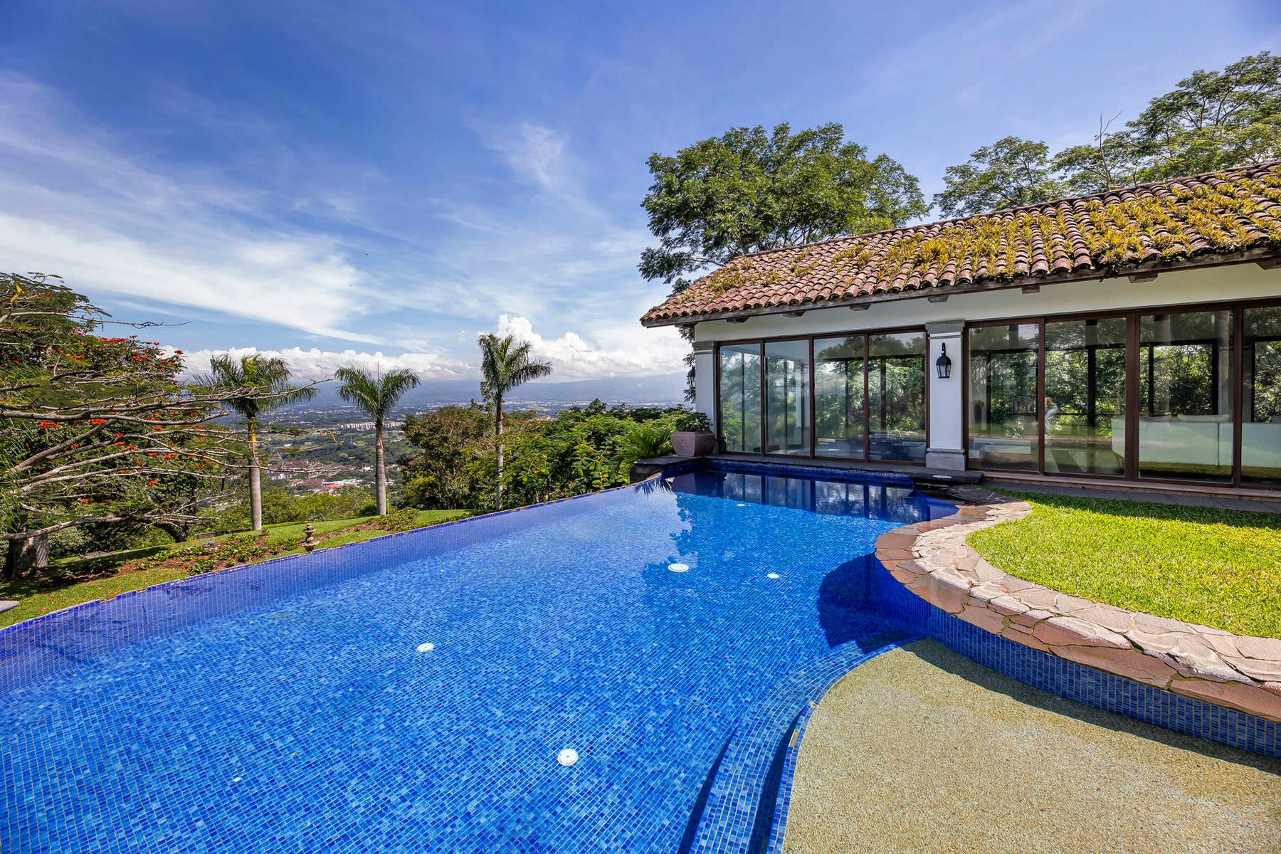 Panoramic View Mountain Estate — photo 14 of 19