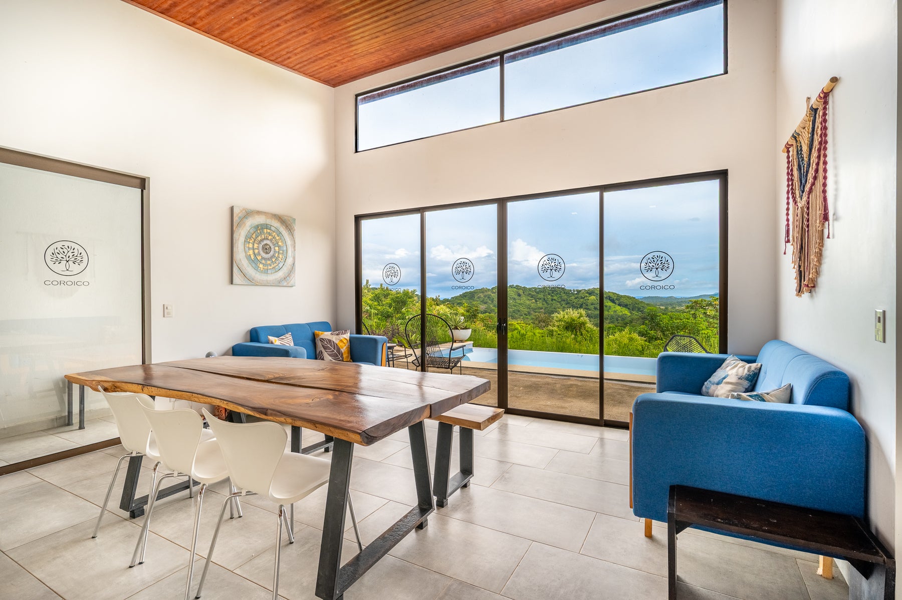 Tropical Luxury Modern Home — photo 7 of 19