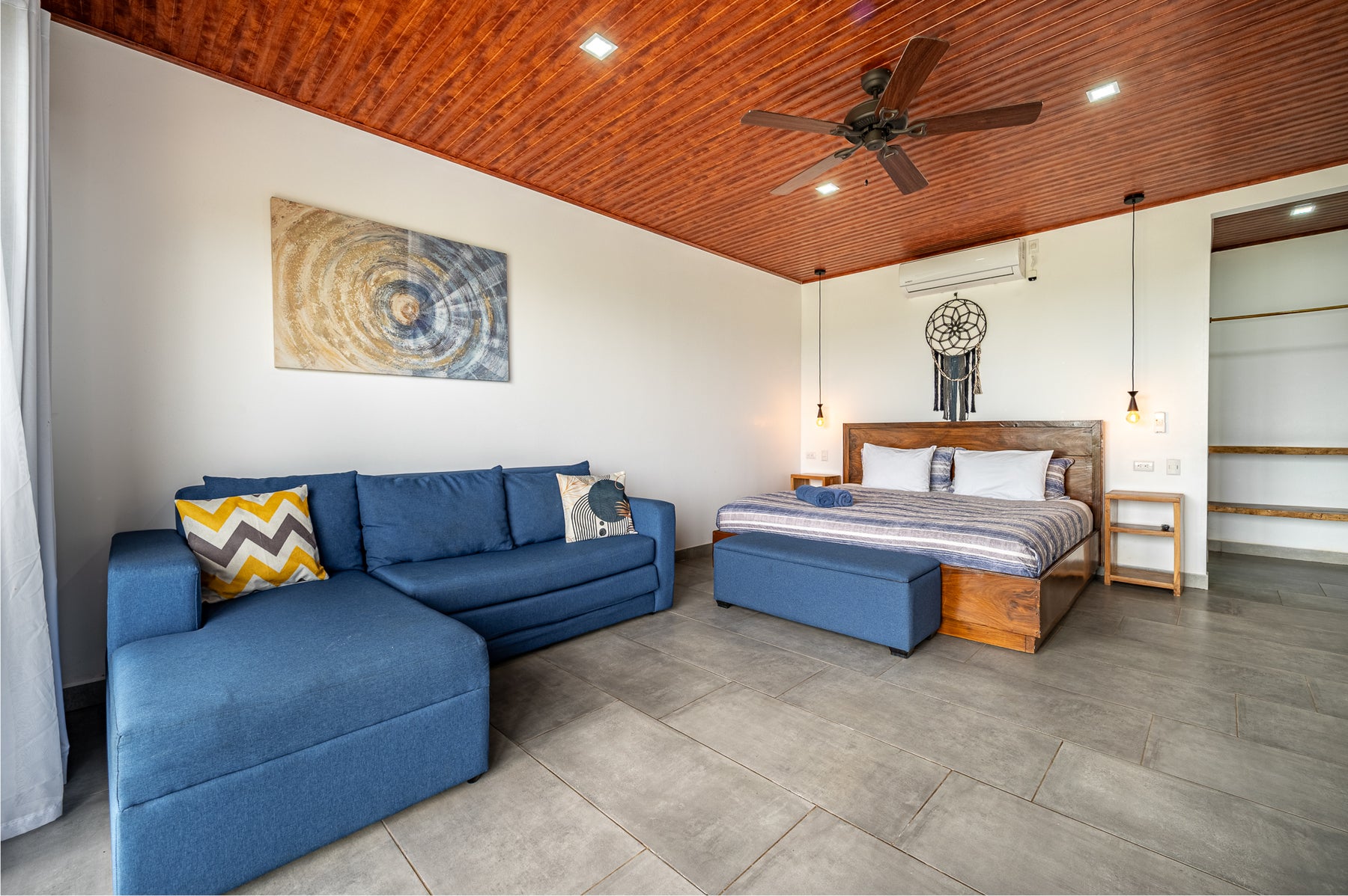 Tropical Luxury Modern Home — photo 10 of 19