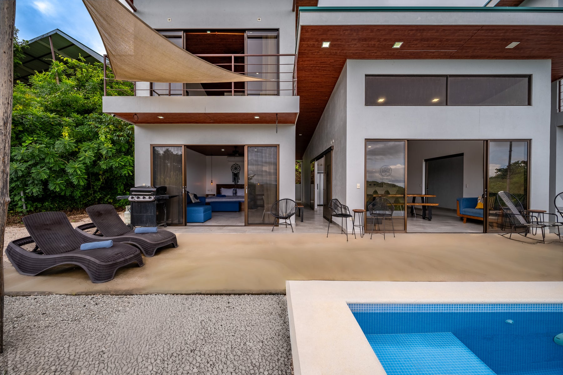Tropical Luxury Modern Home — photo 19 of 19