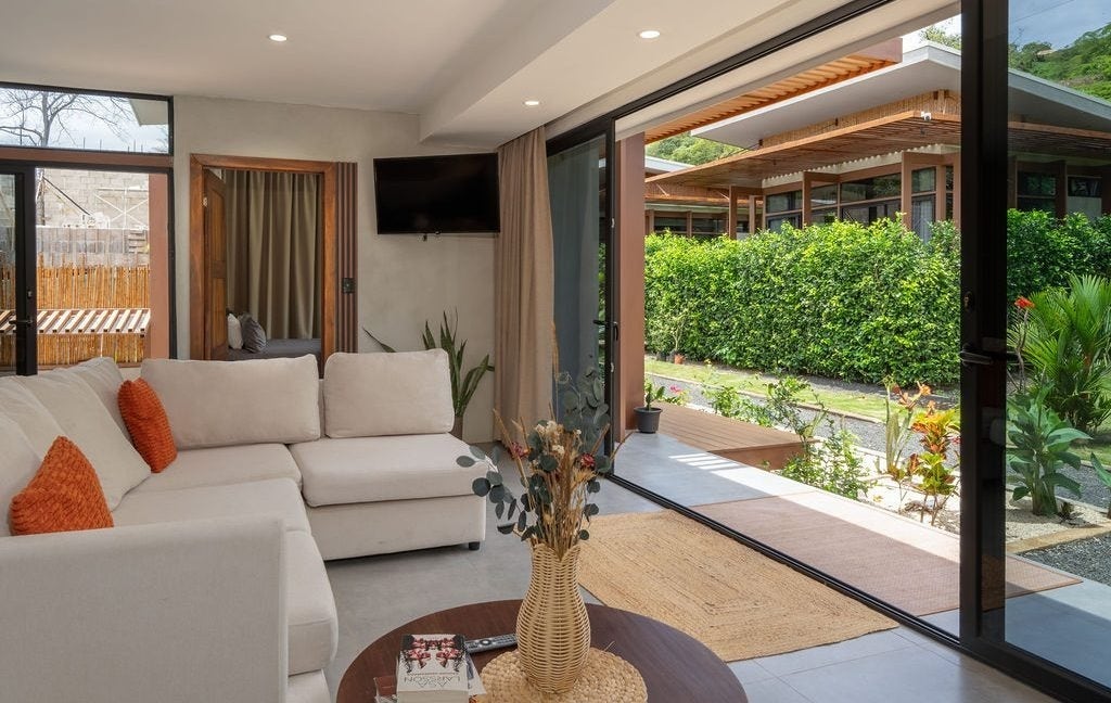 Modern Two Bedroom Villa — photo 4 of 19