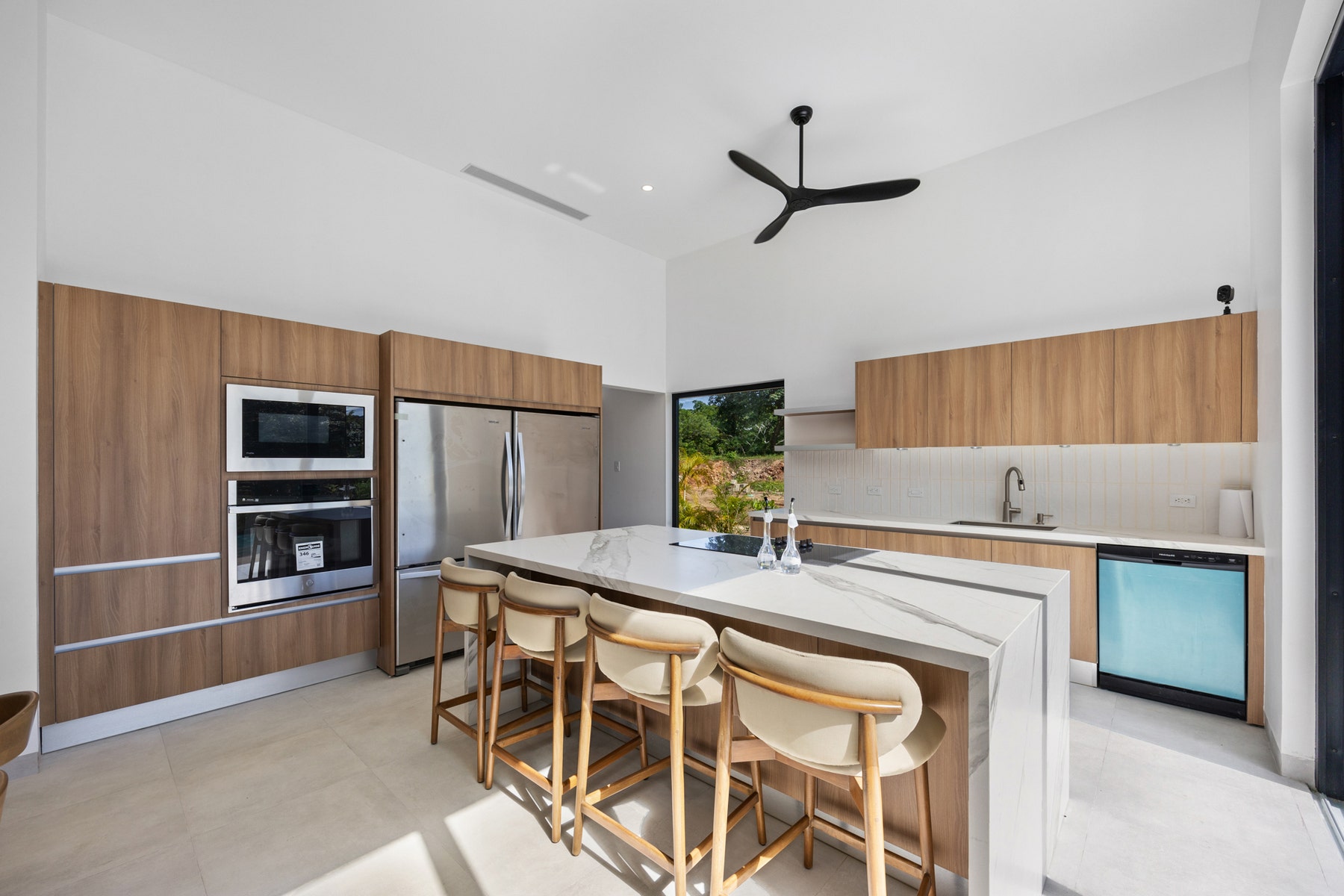 Modern Minimalist Residence — photo 11 of 19