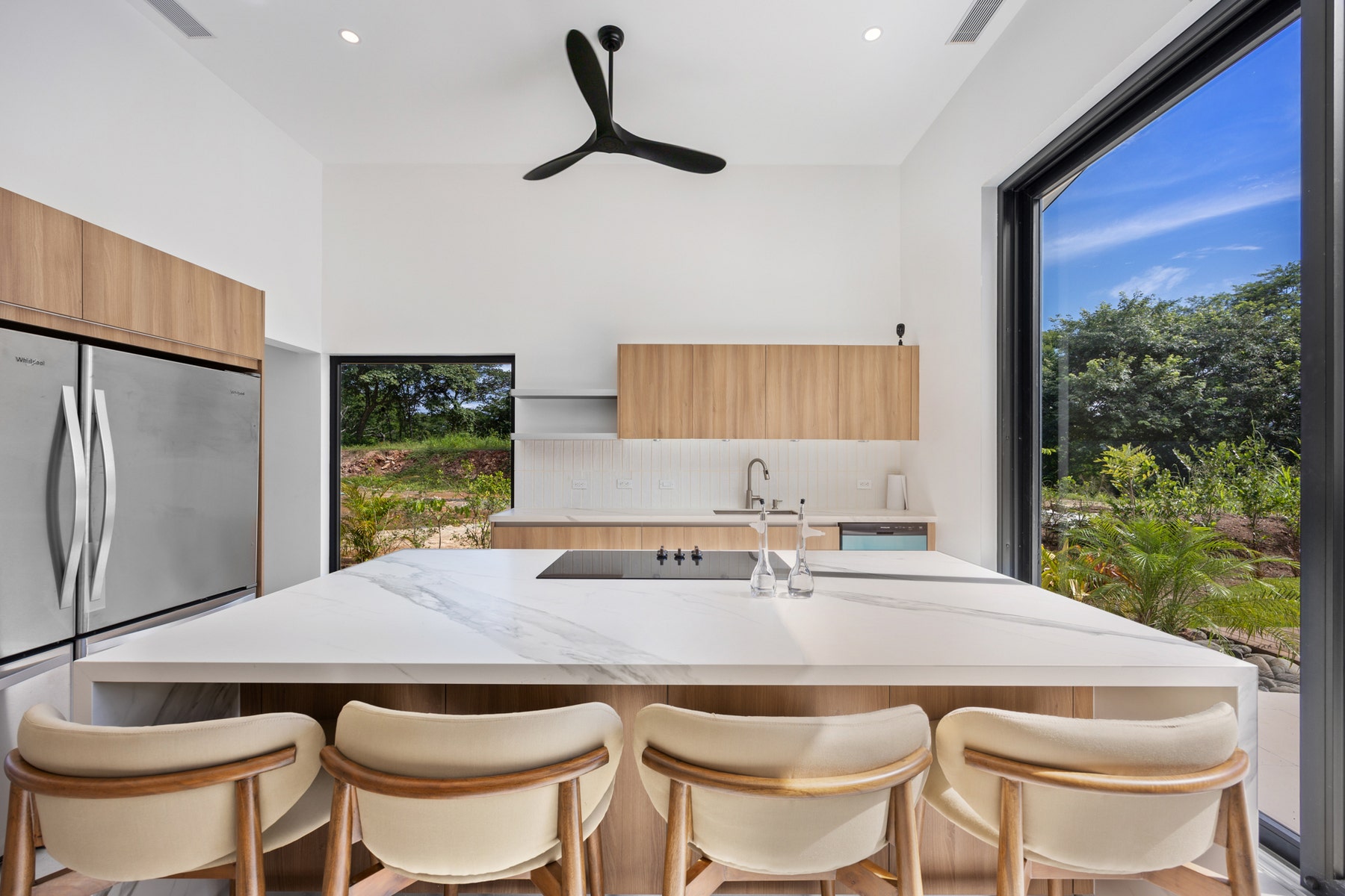 Modern Minimalist Residence — photo 12 of 19