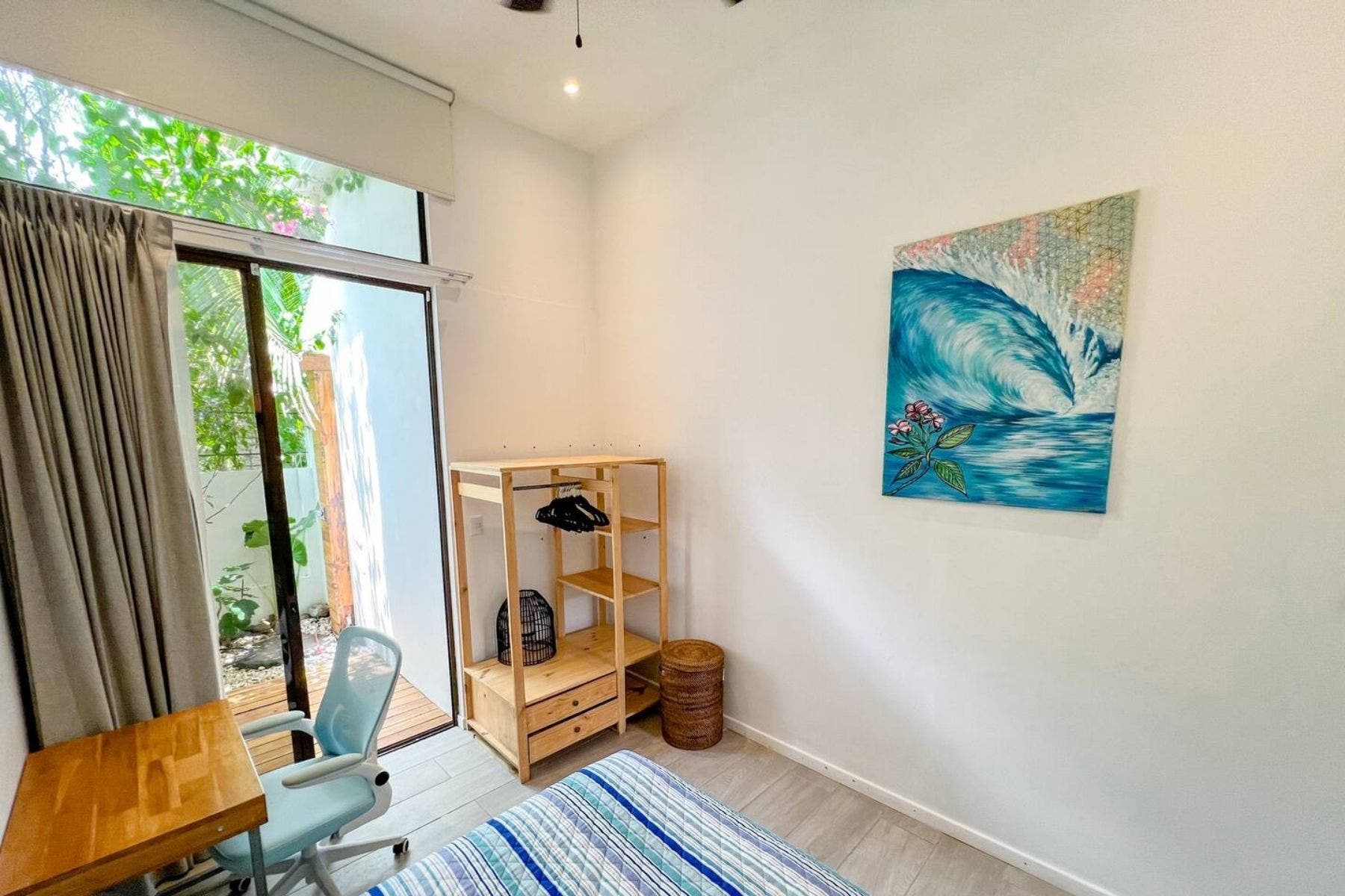 Modern Houses Walking Distance to the Beach — photo 8 of 19