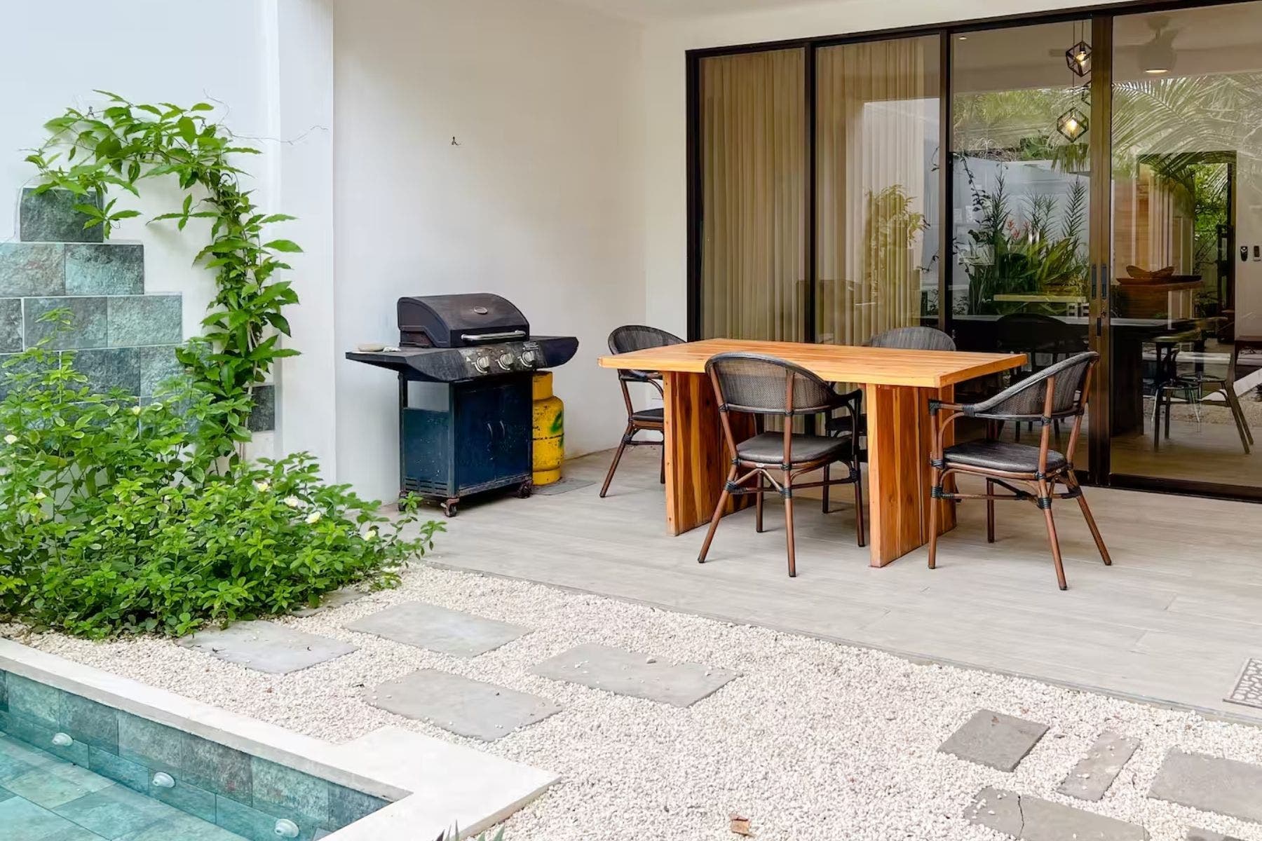 Modern Houses Walking Distance to the Beach — photo 13 of 19