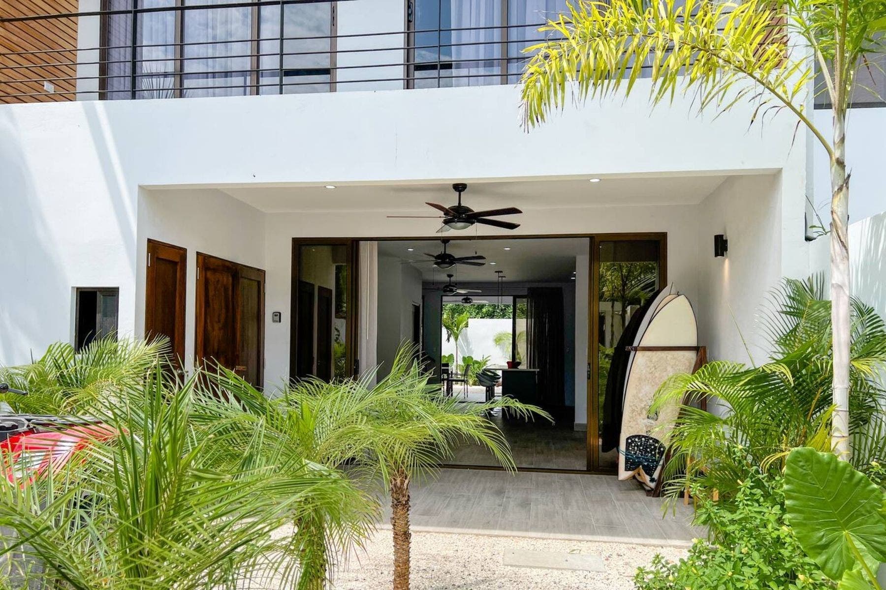 Modern Houses Walking Distance to the Beach — photo 17 of 19