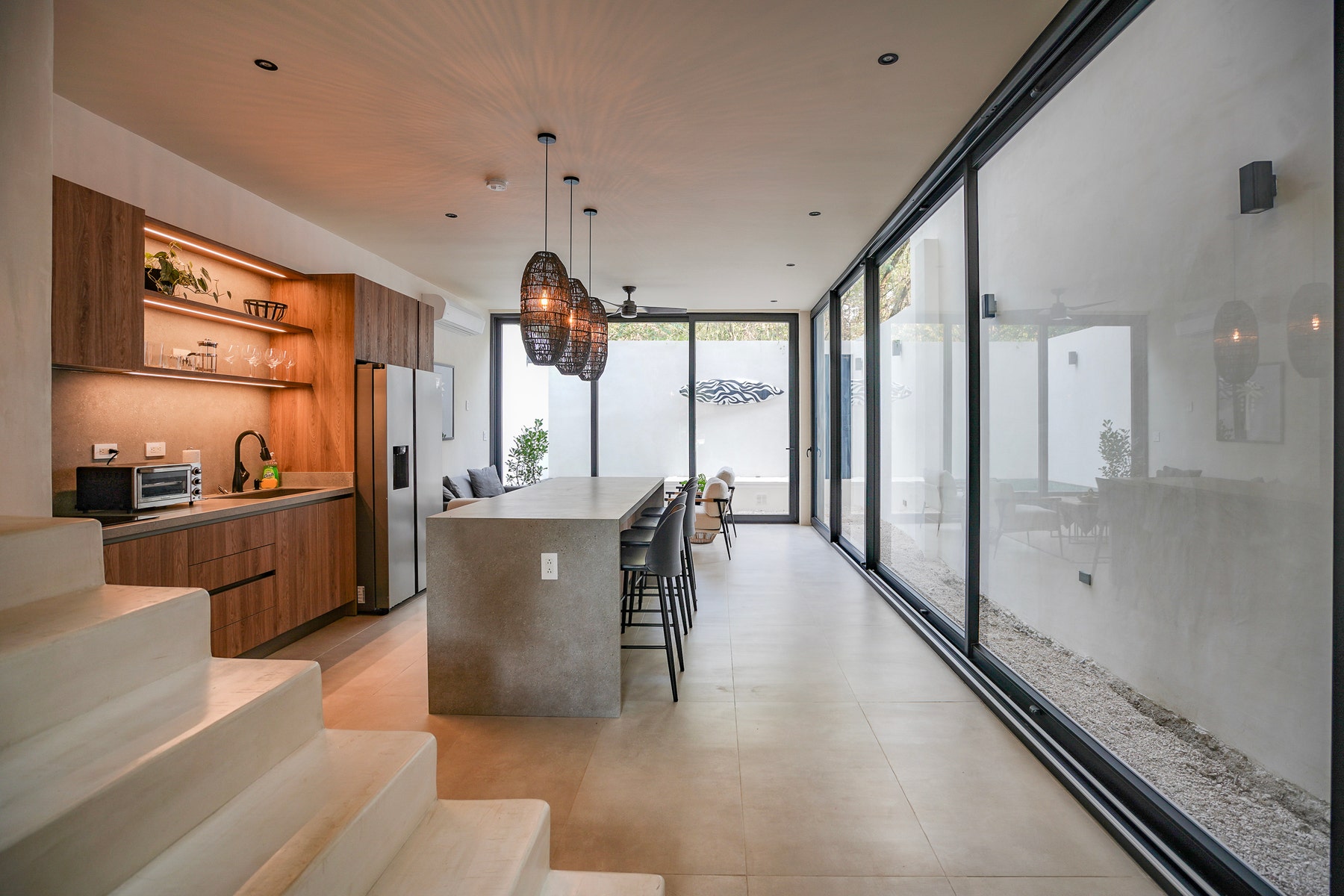 Contemporary Beach Condo, #7 — photo 7 of 14