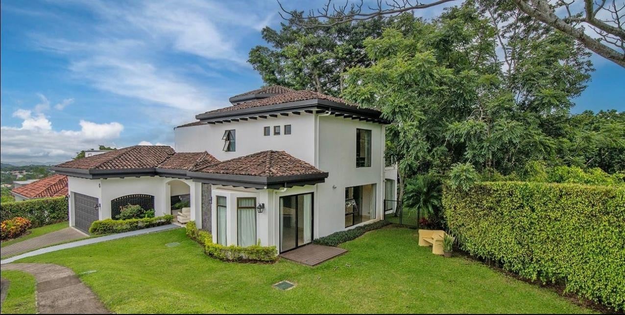 Stunning grand family home with view, #5 — photo 4 of 16