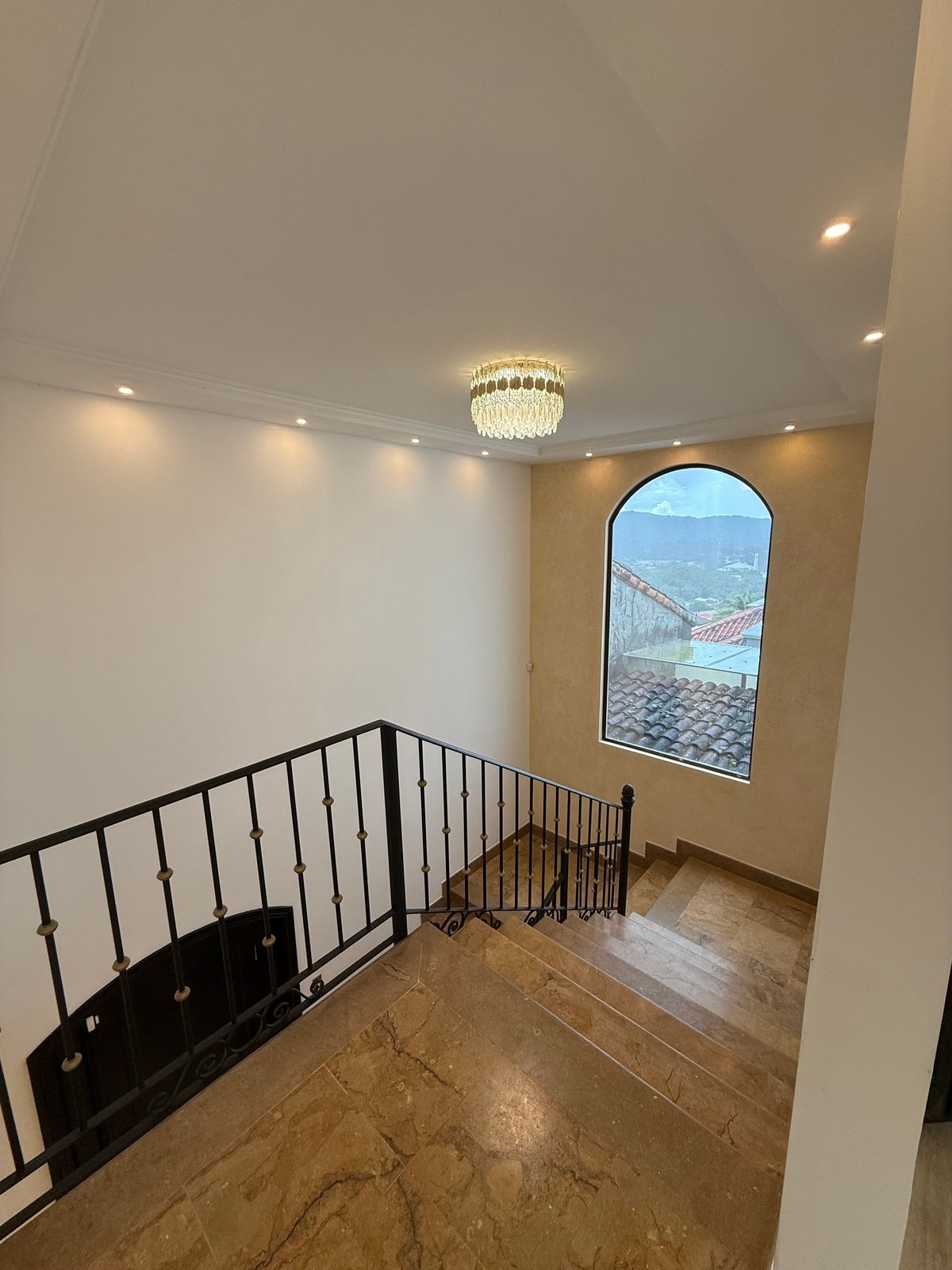 Stunning grand family home with view, #5 — photo 3 of 16