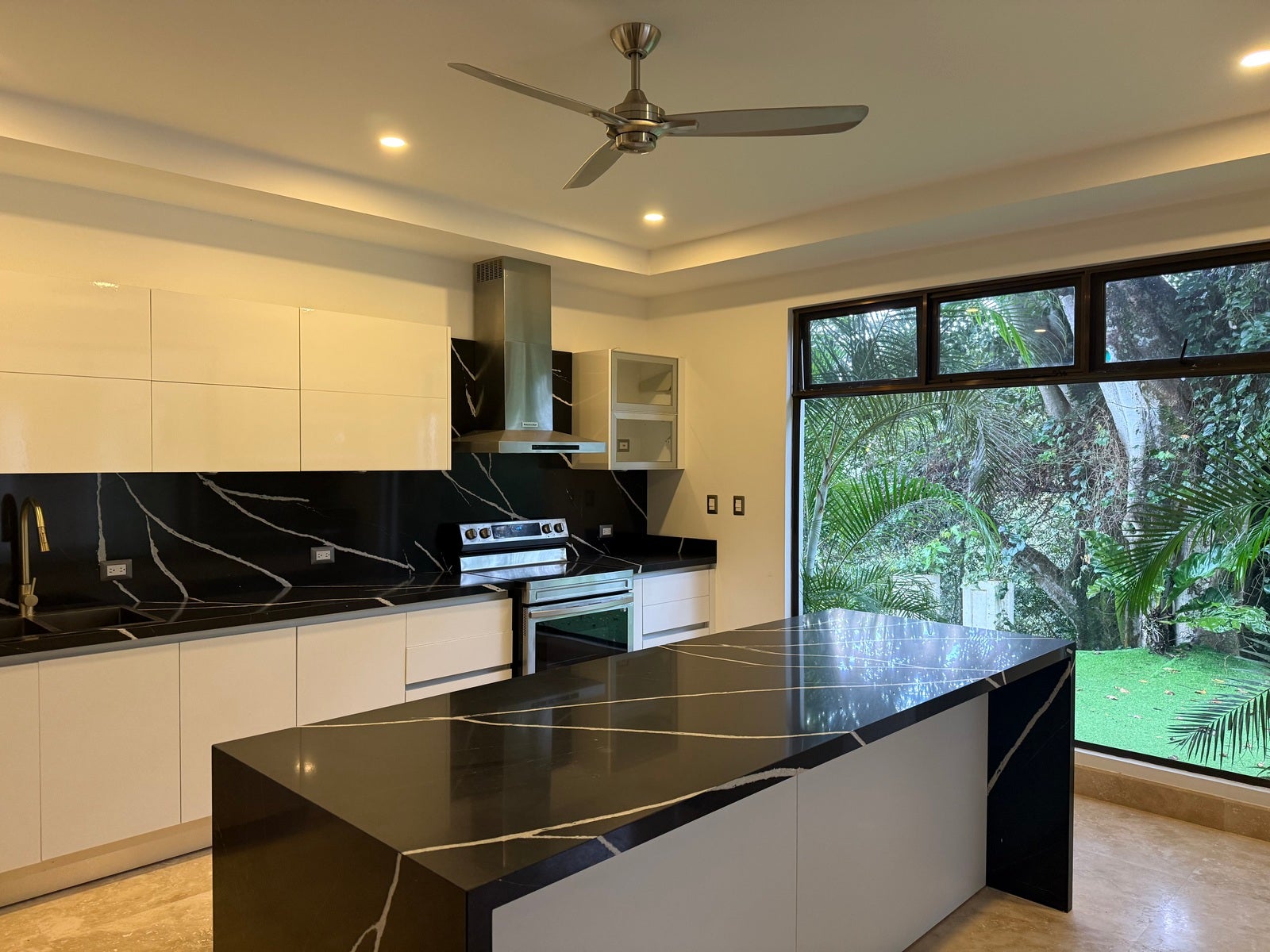 Stunning grand family home with view, #5, Cerro Colon, Ciudad Colon, Ciudad Colon, Mora, San Jose, Costa Rica 10701
